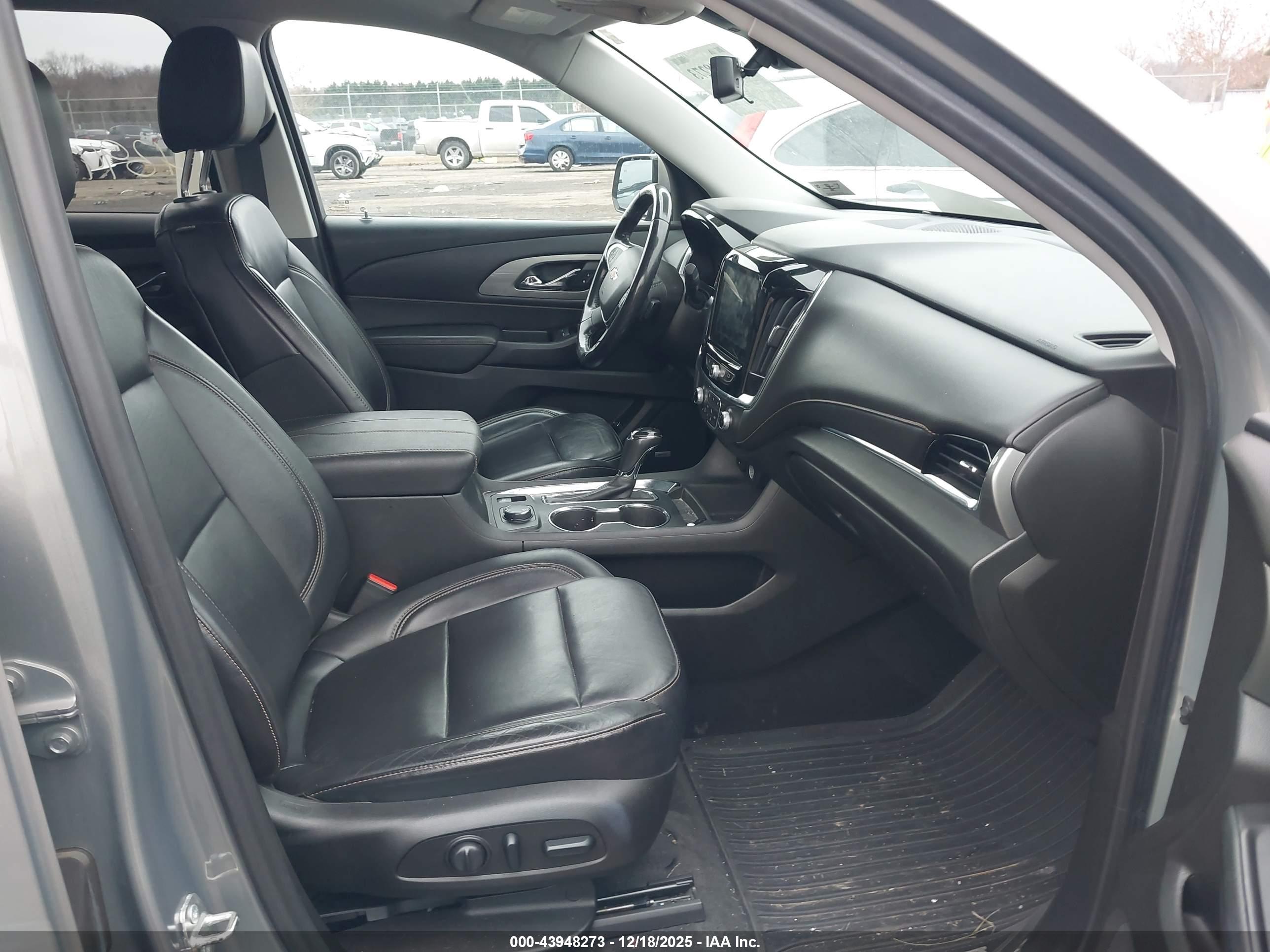 CHEVROLET TRAVERSE image 5