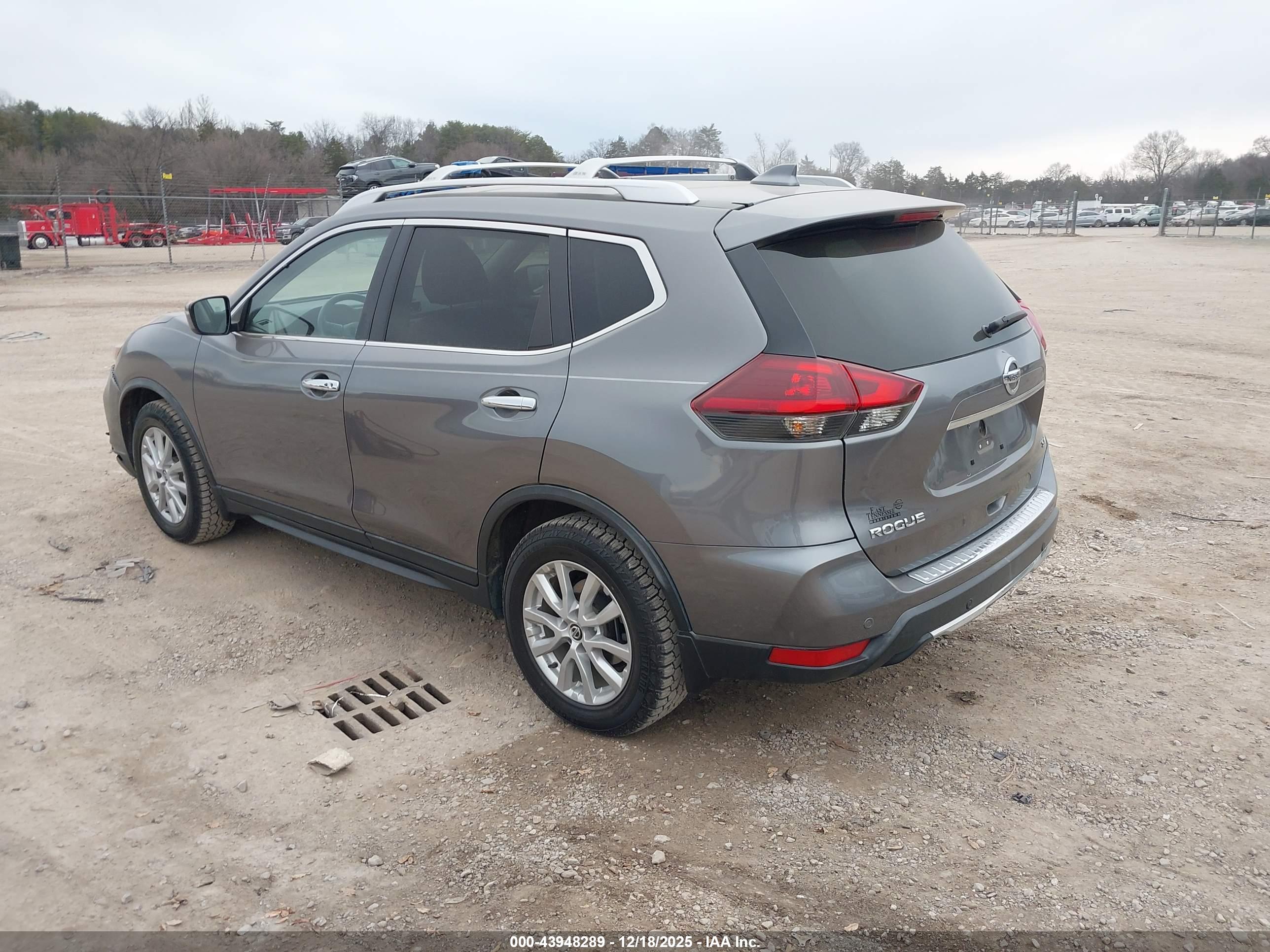 NISSAN ROGUE image 3