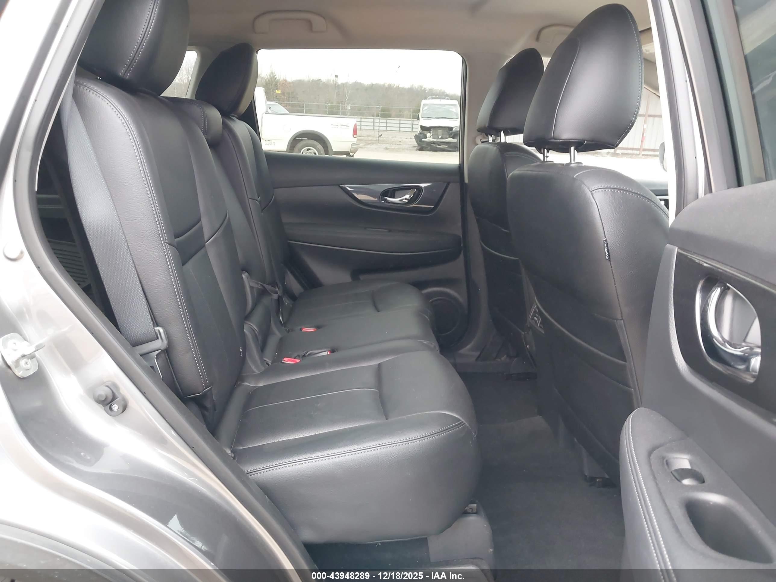 NISSAN ROGUE image 8
