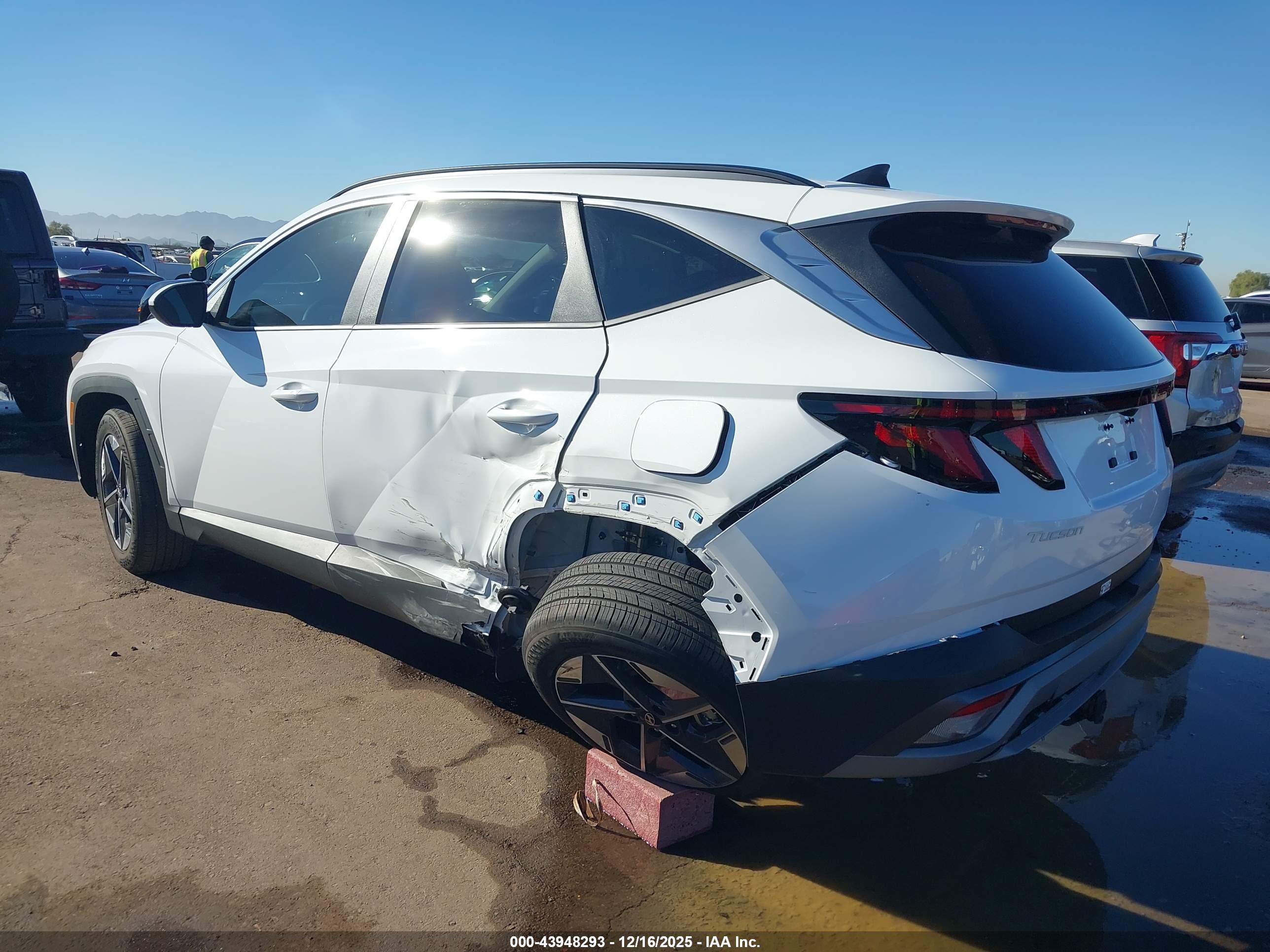 HYUNDAI TUCSON image 3