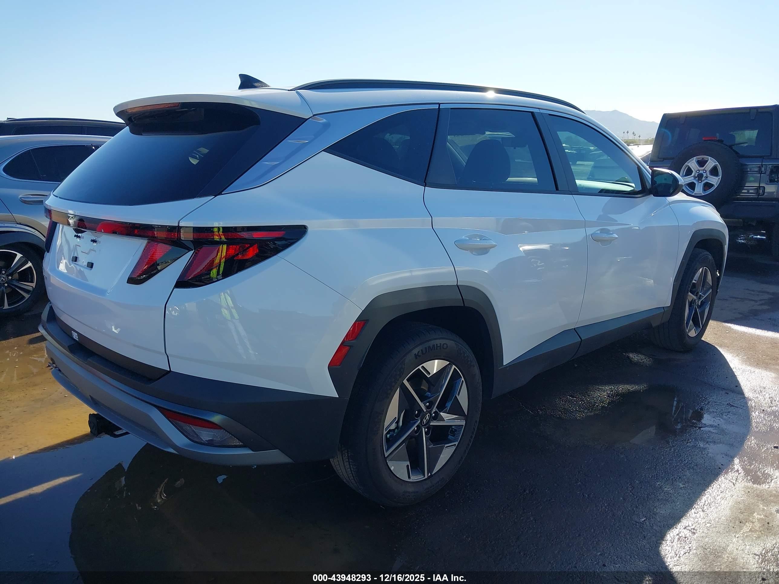 HYUNDAI TUCSON image 4