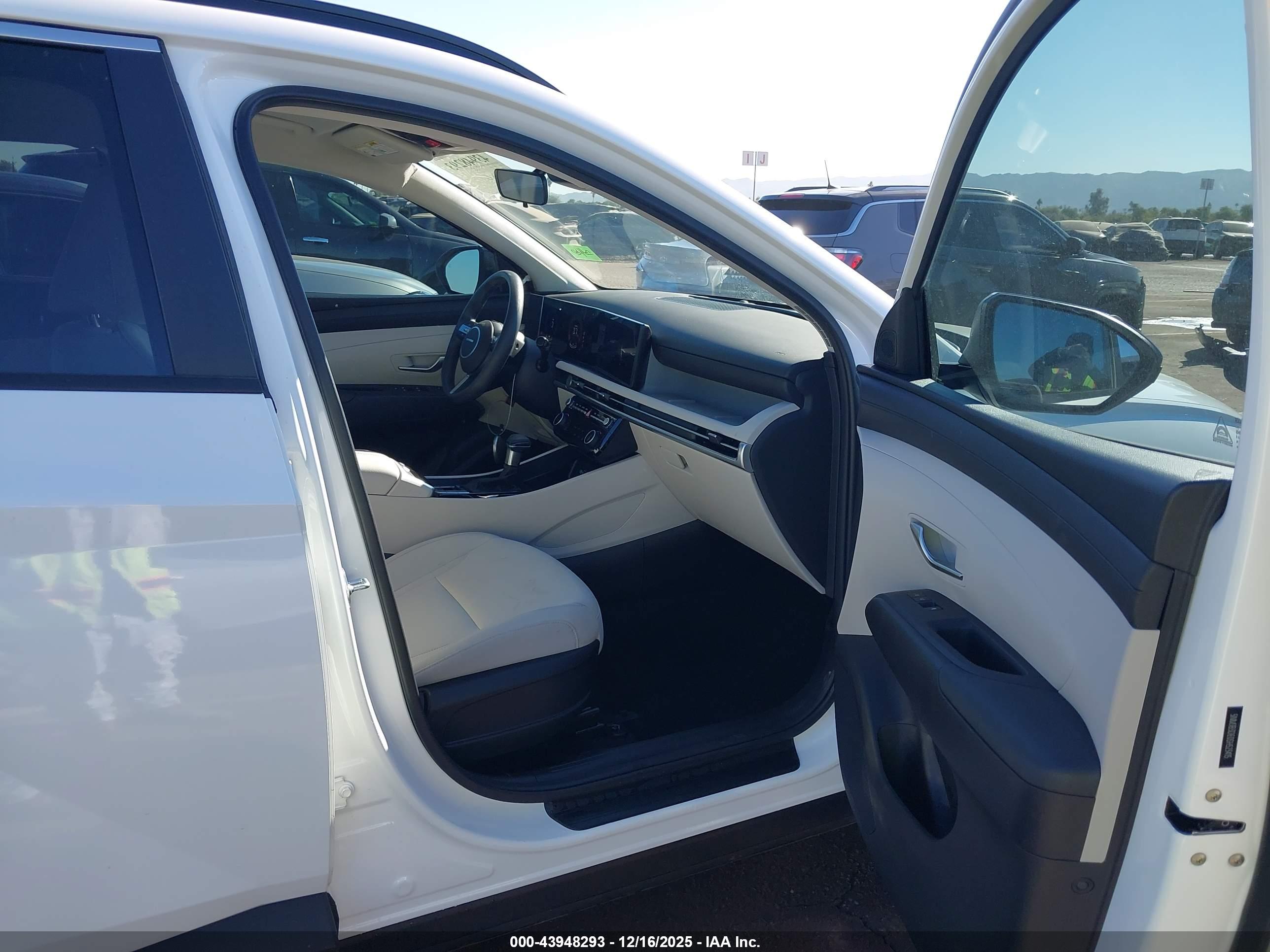 HYUNDAI TUCSON image 5