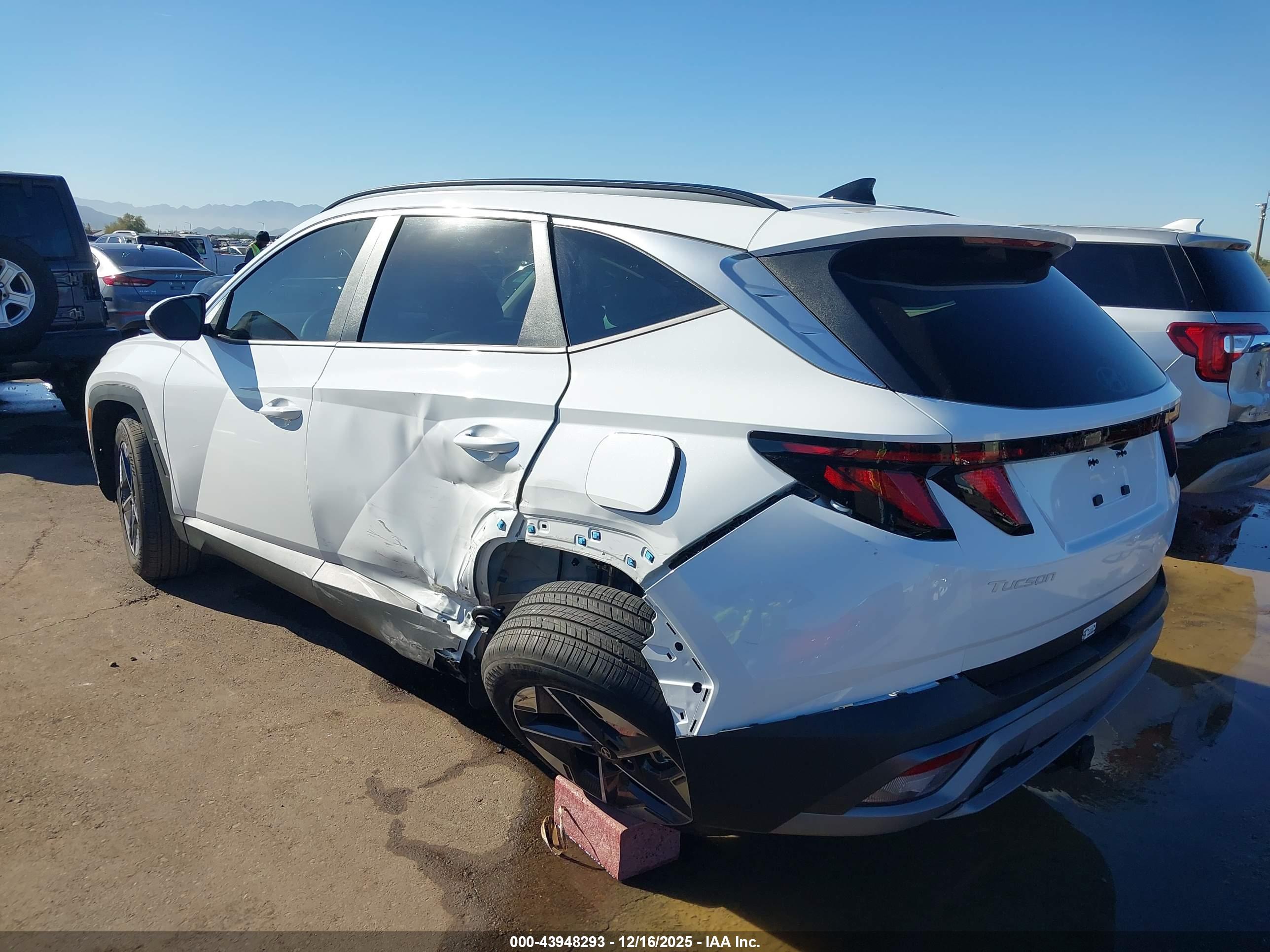 HYUNDAI TUCSON image 6