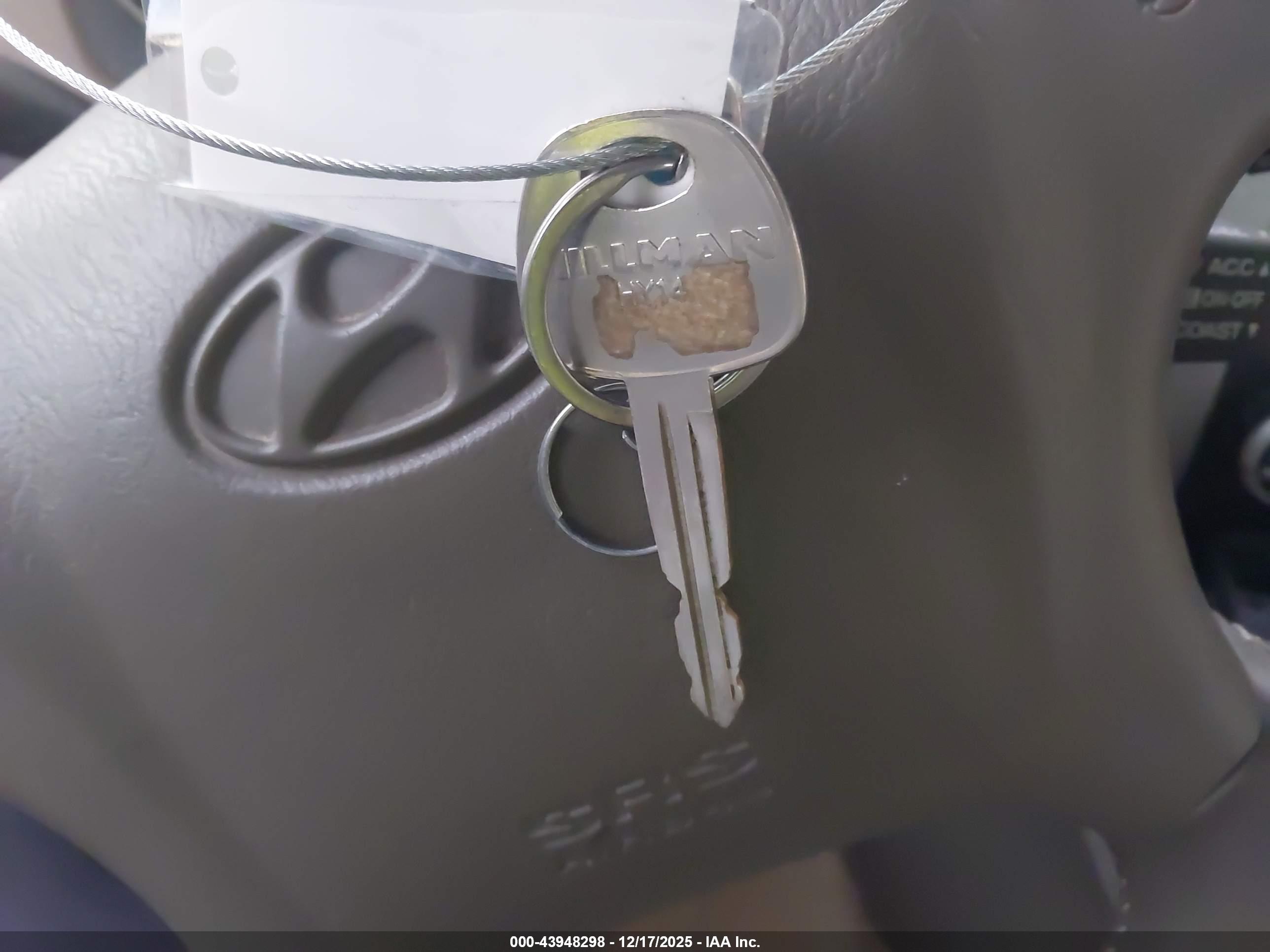 HYUNDAI TUCSON image 11