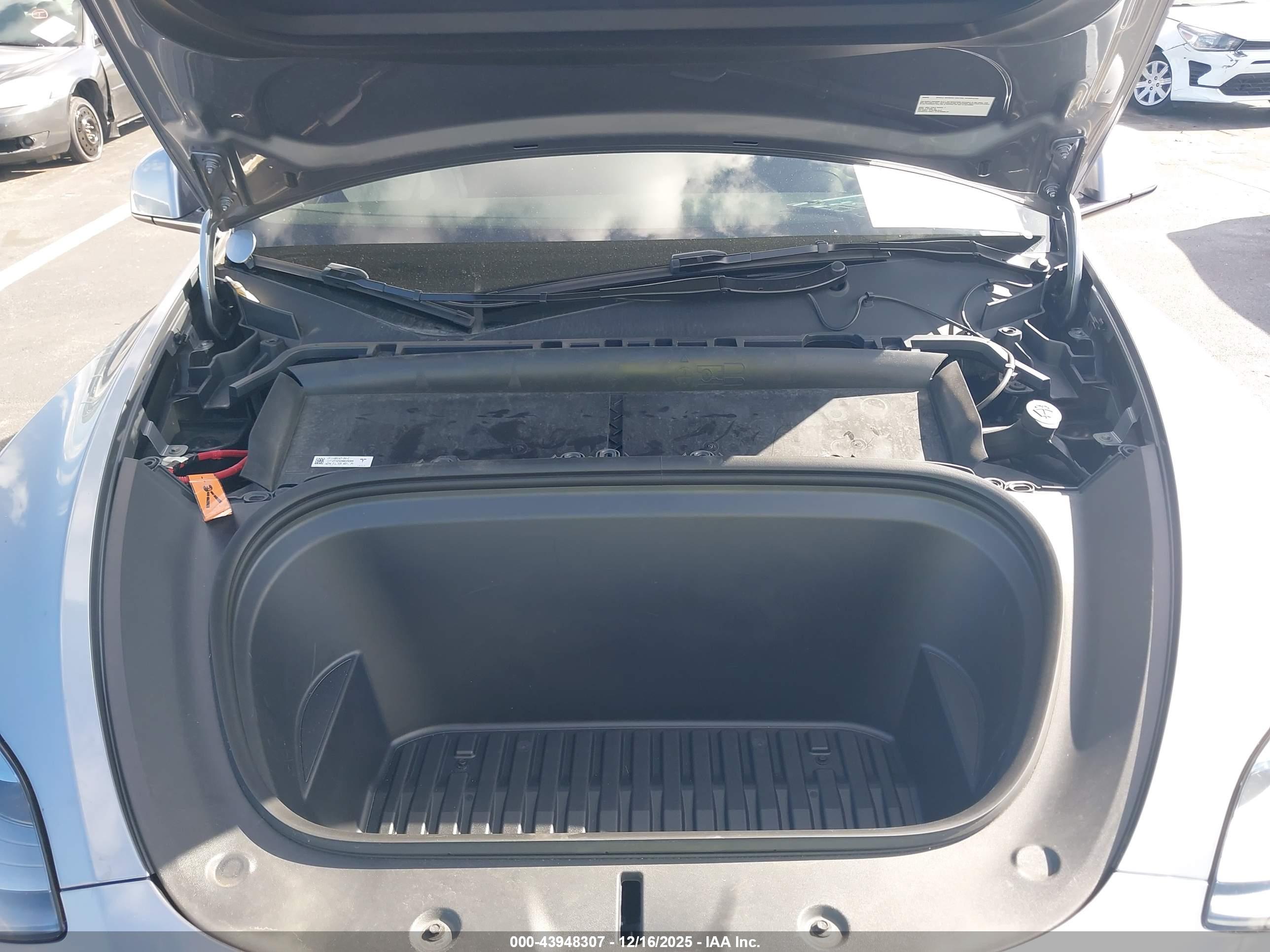 TESLA MODEL image 10