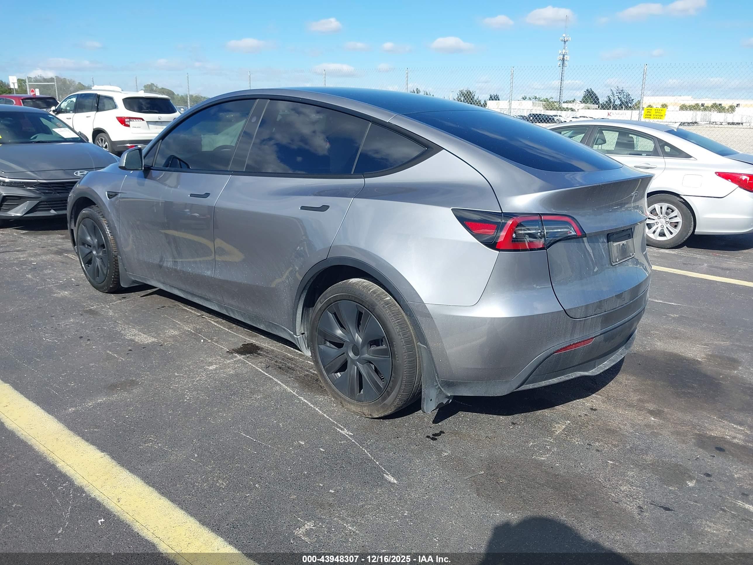 TESLA MODEL image 3