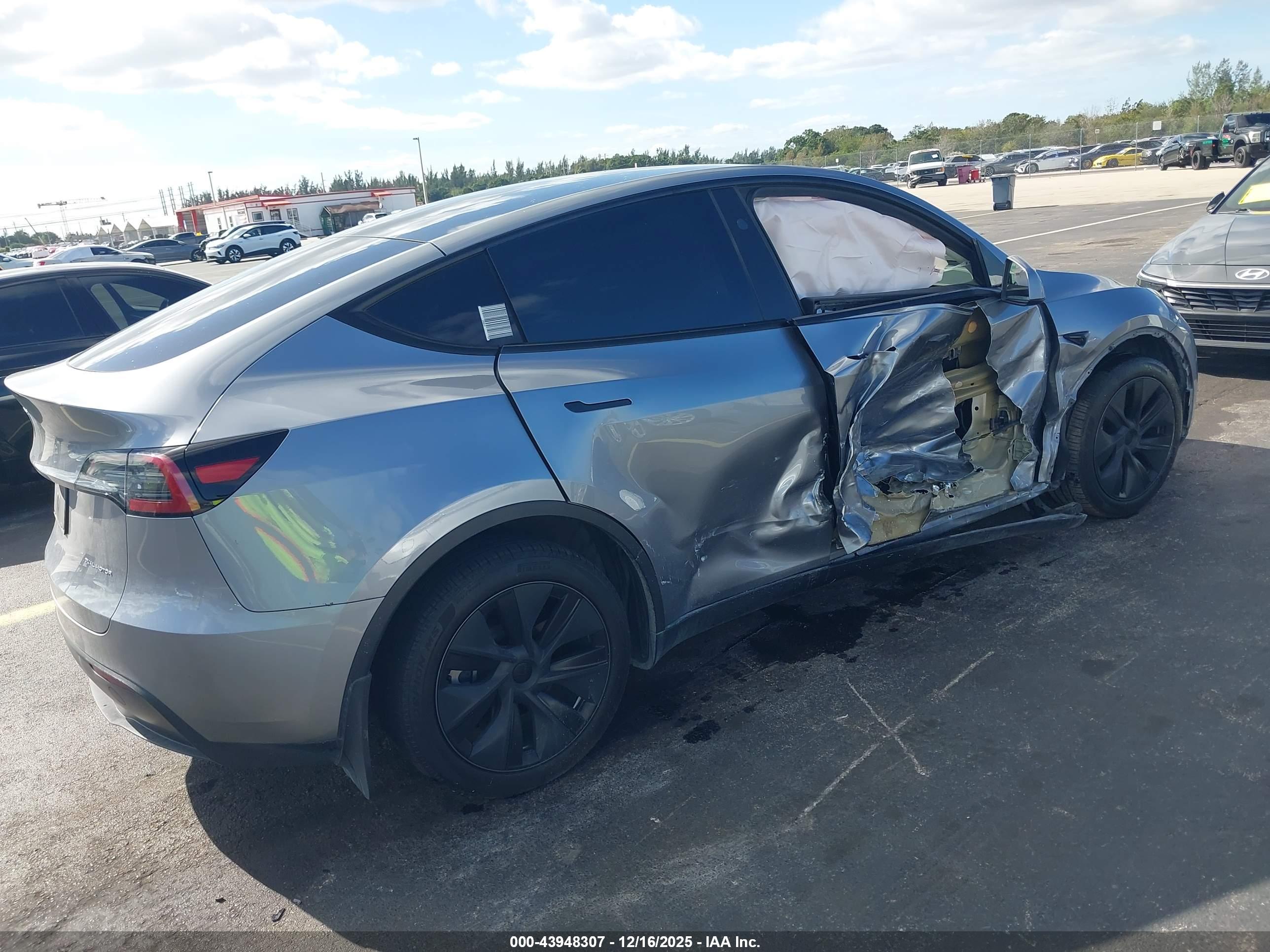 TESLA MODEL image 4
