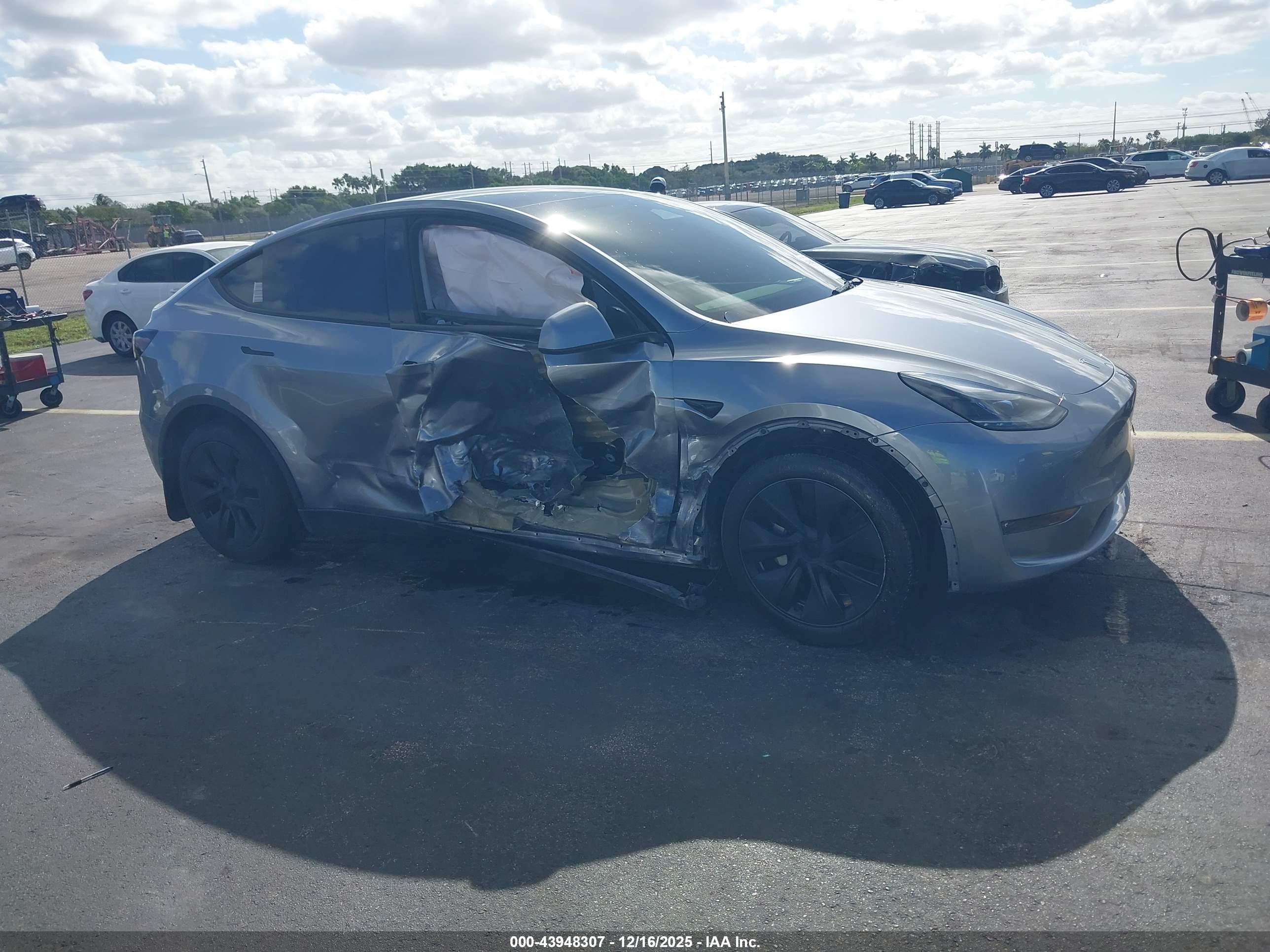 TESLA MODEL image 6