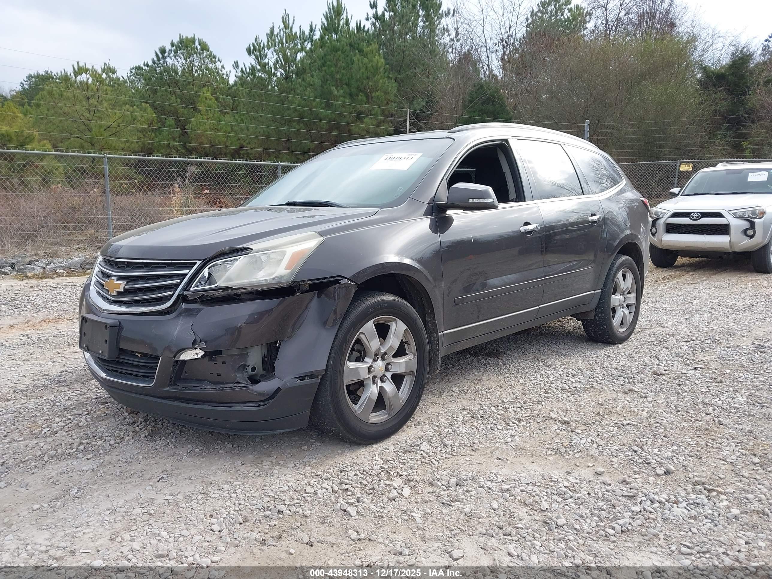 CHEVROLET TRAVERSE image 2