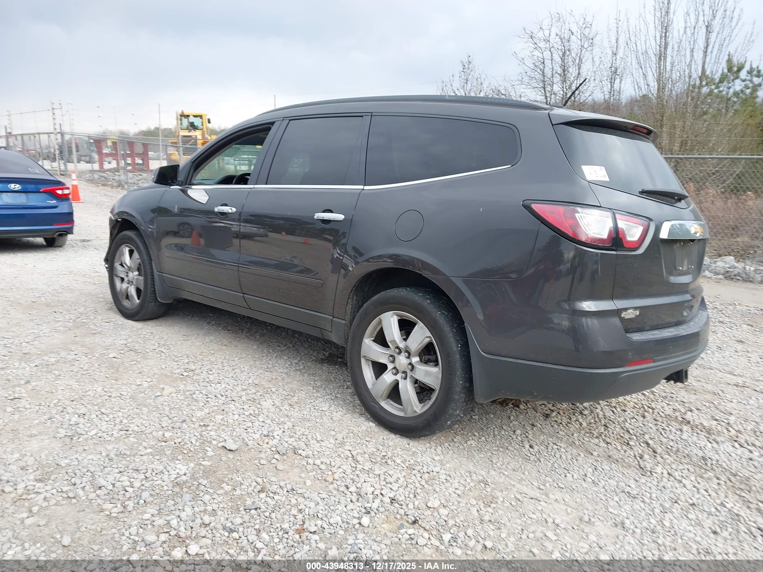 CHEVROLET TRAVERSE image 3