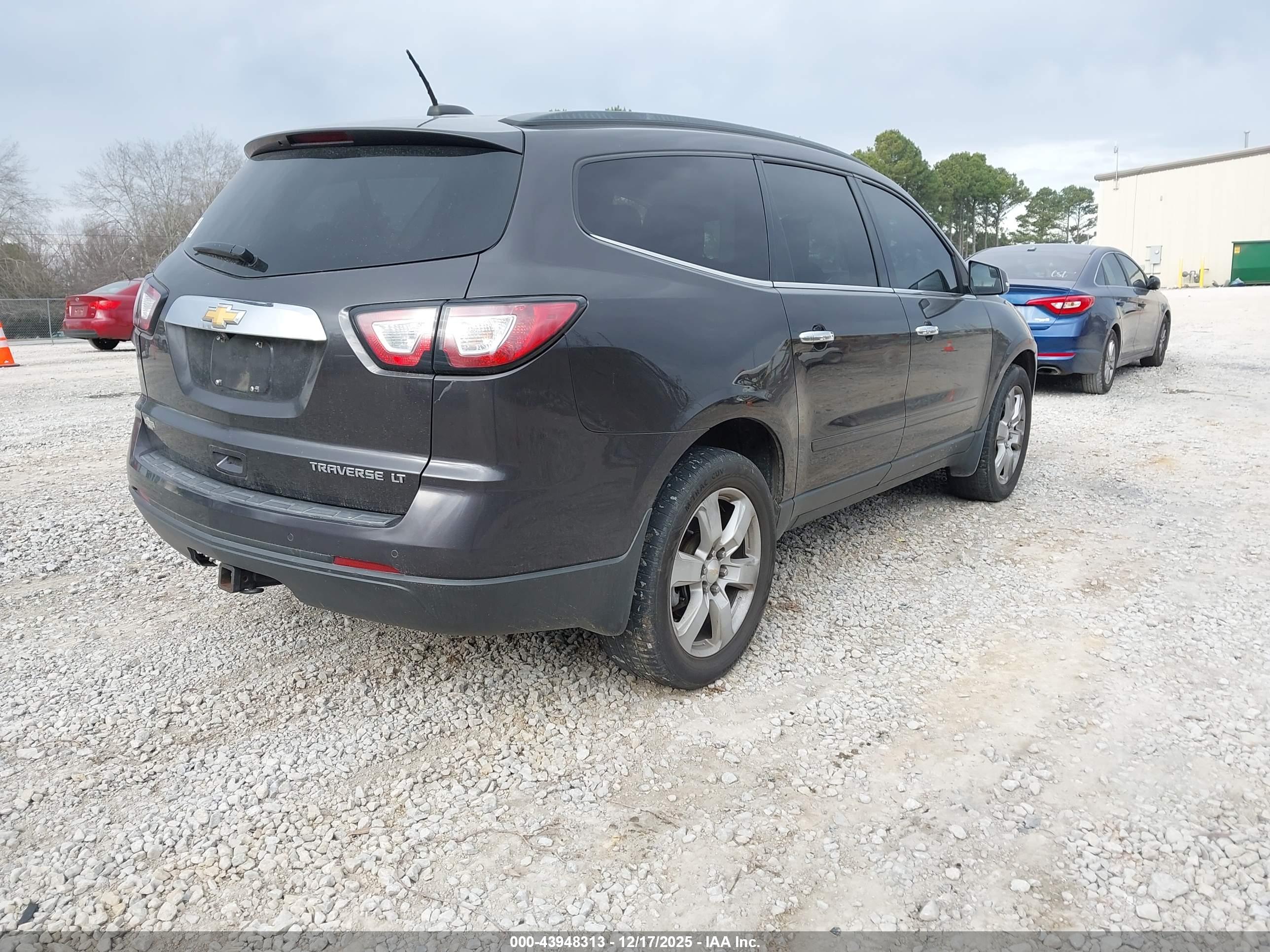 CHEVROLET TRAVERSE image 4
