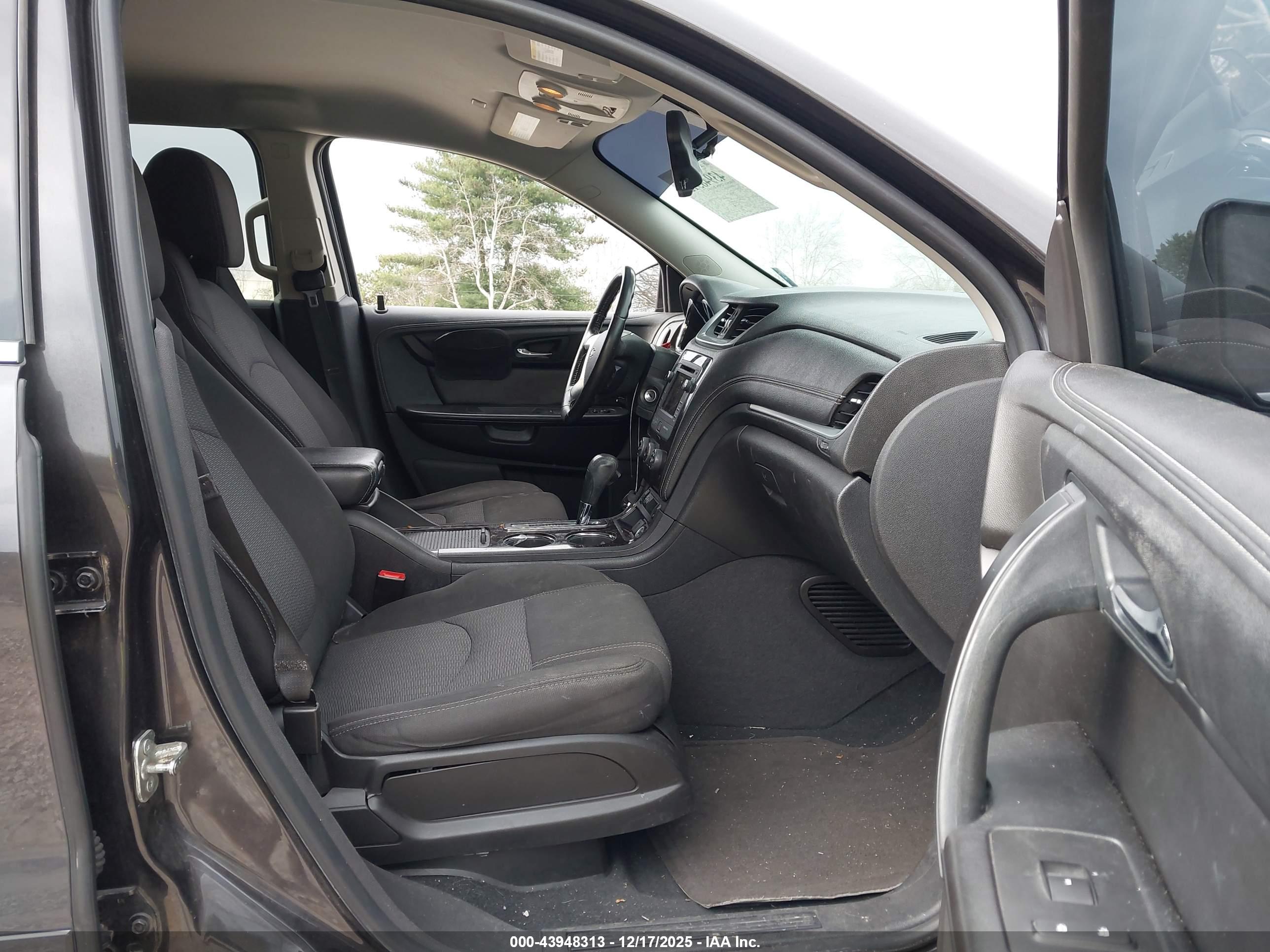 CHEVROLET TRAVERSE image 5