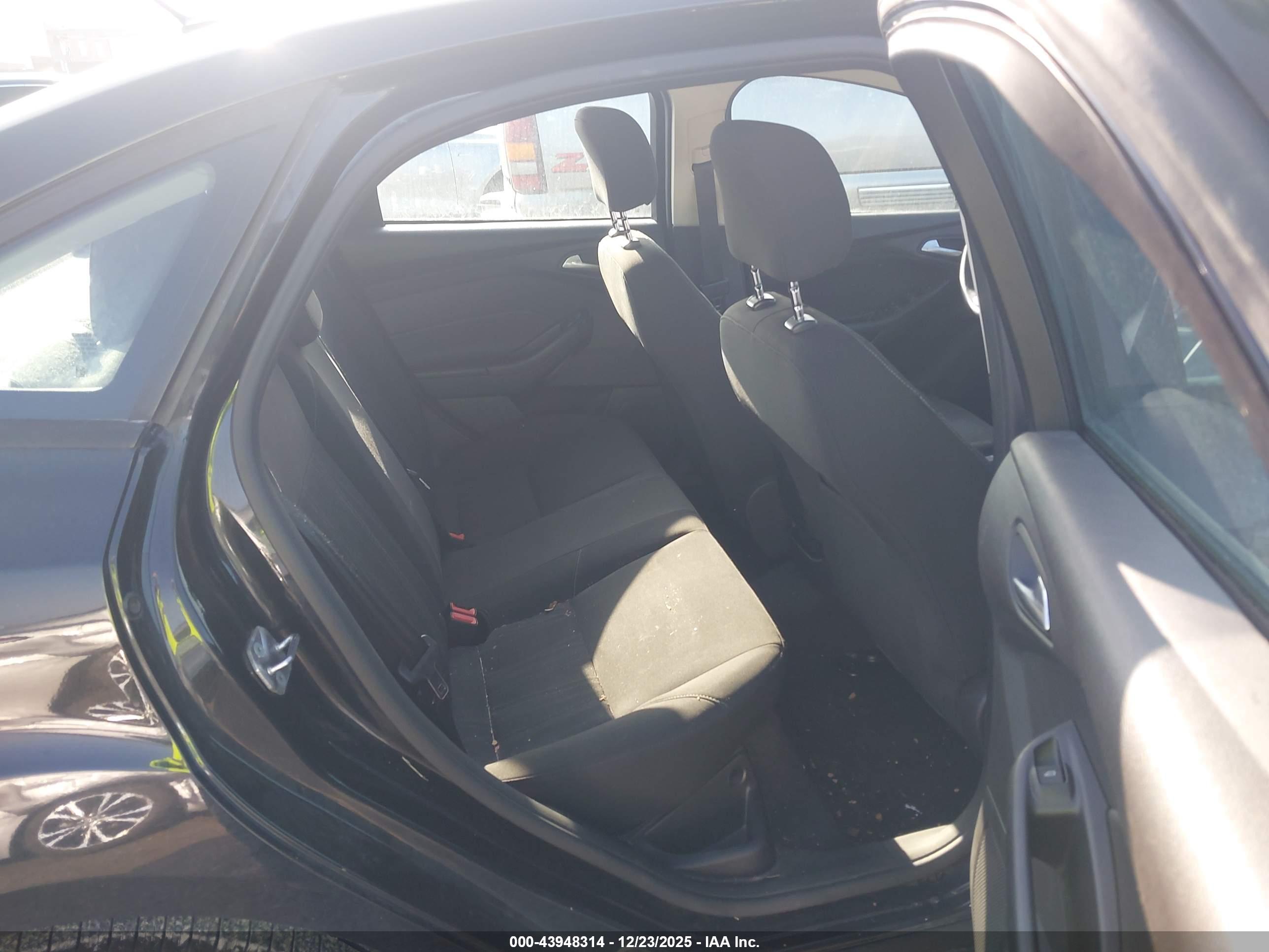 FORD FOCUS image 8