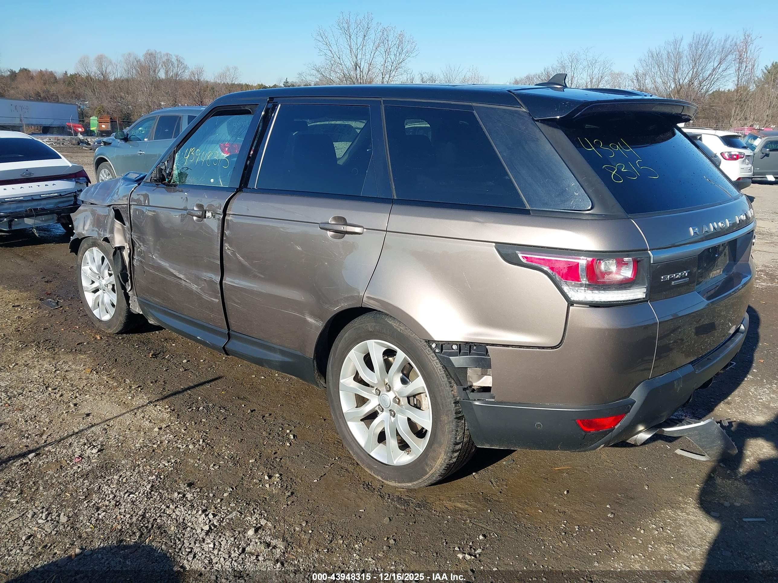 LAND ROVER image 3