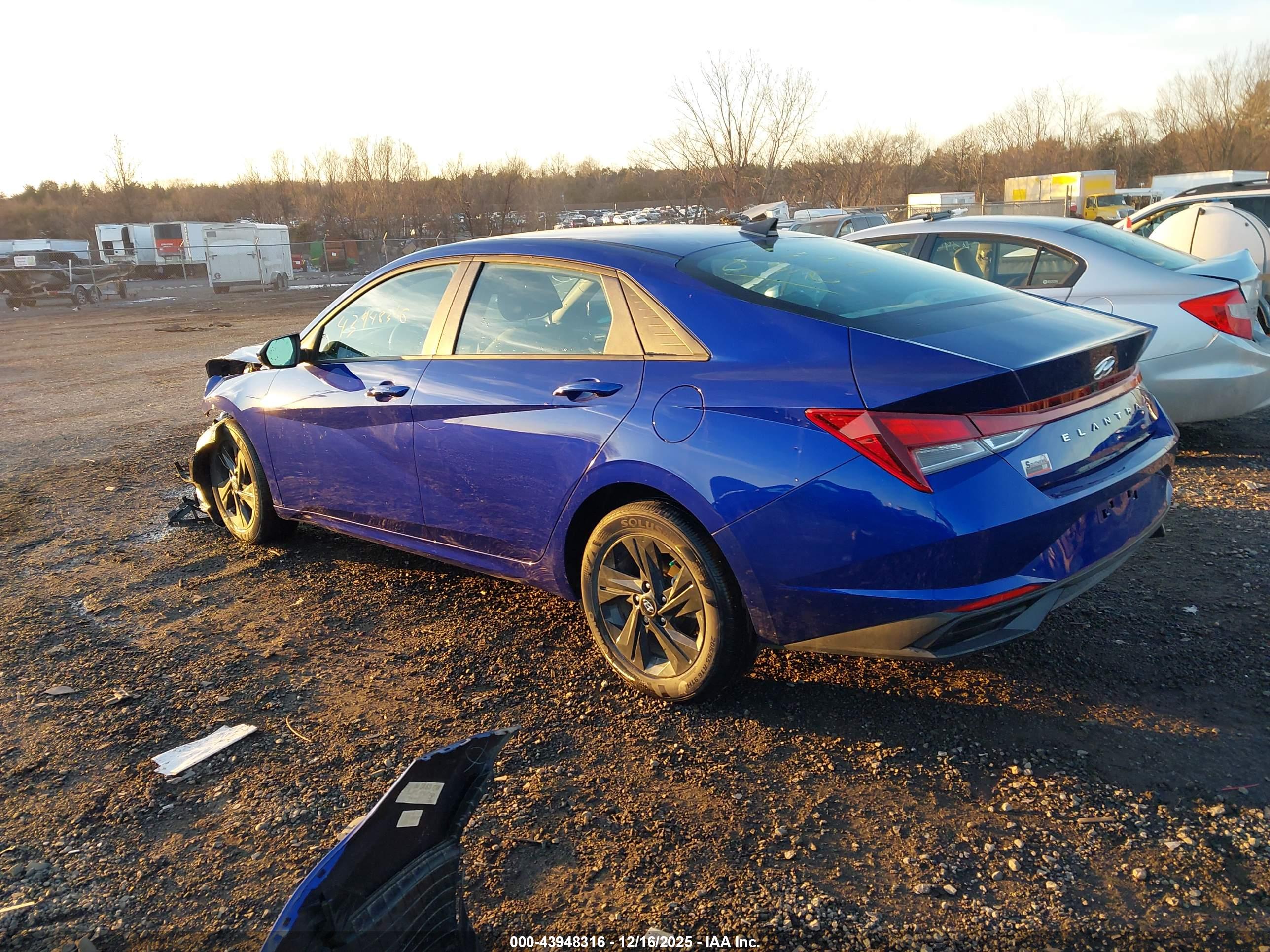 HYUNDAI ELANTRA image 3