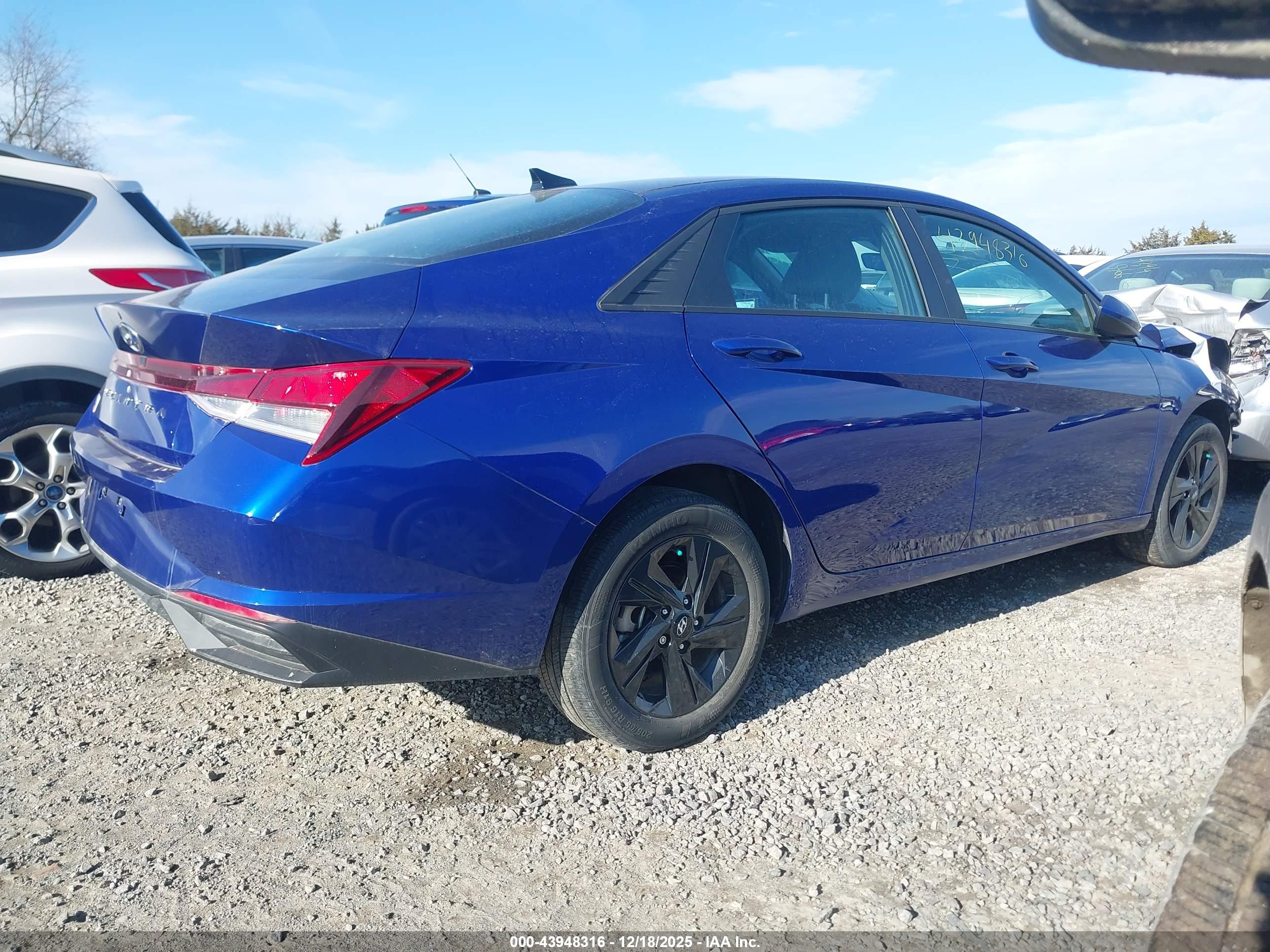 HYUNDAI ELANTRA image 4
