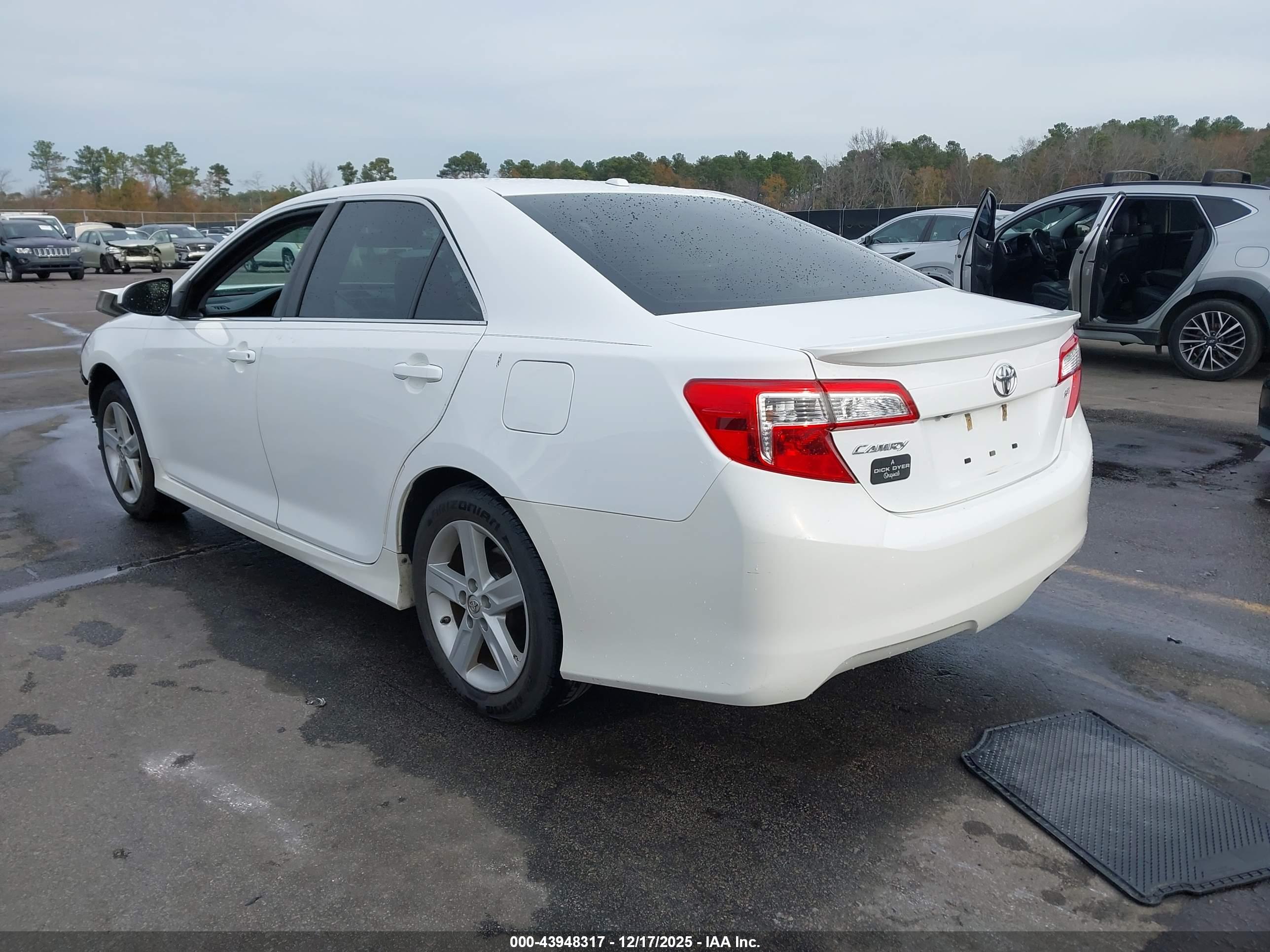 TOYOTA CAMRY image 3