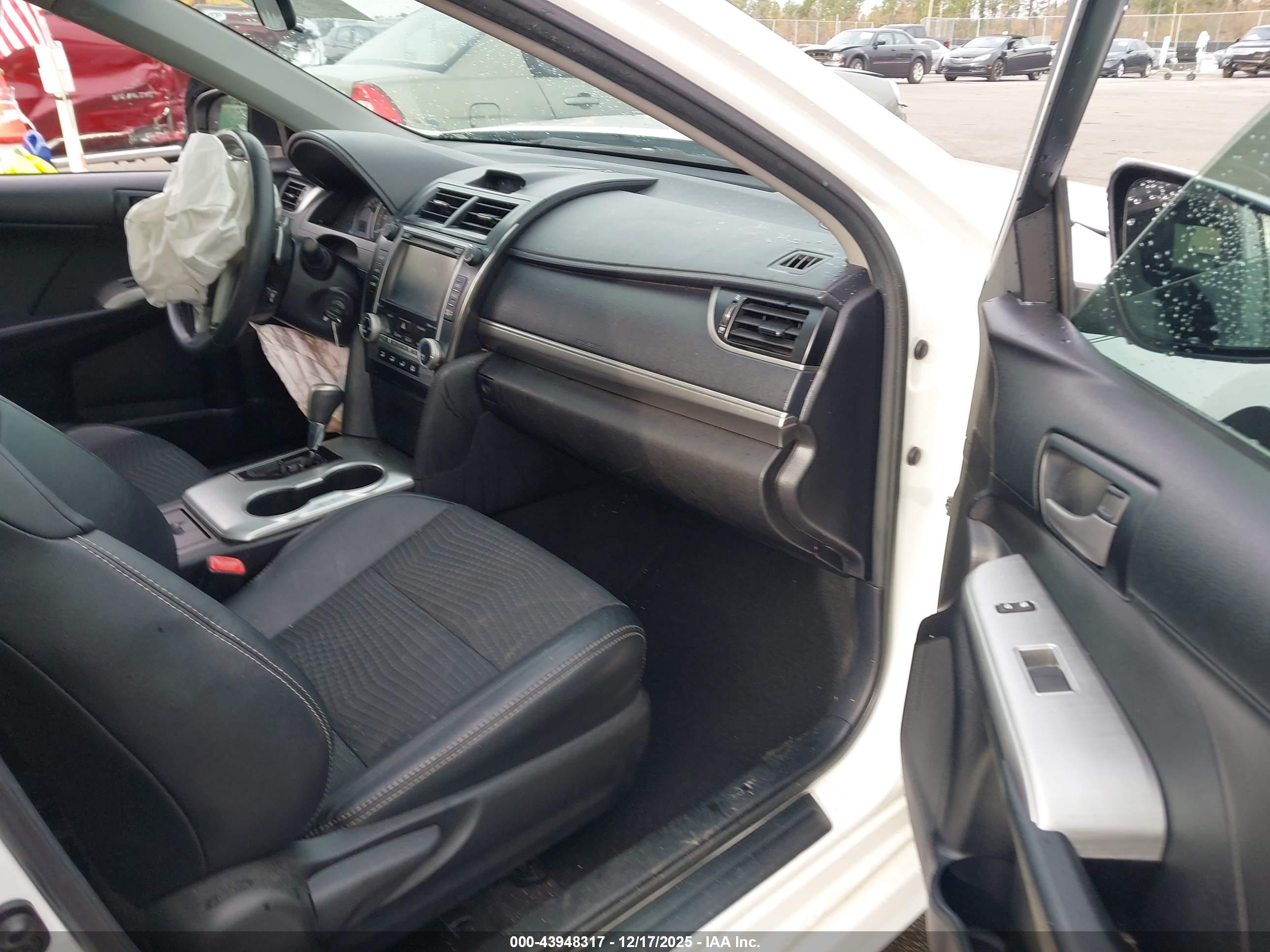TOYOTA CAMRY image 5
