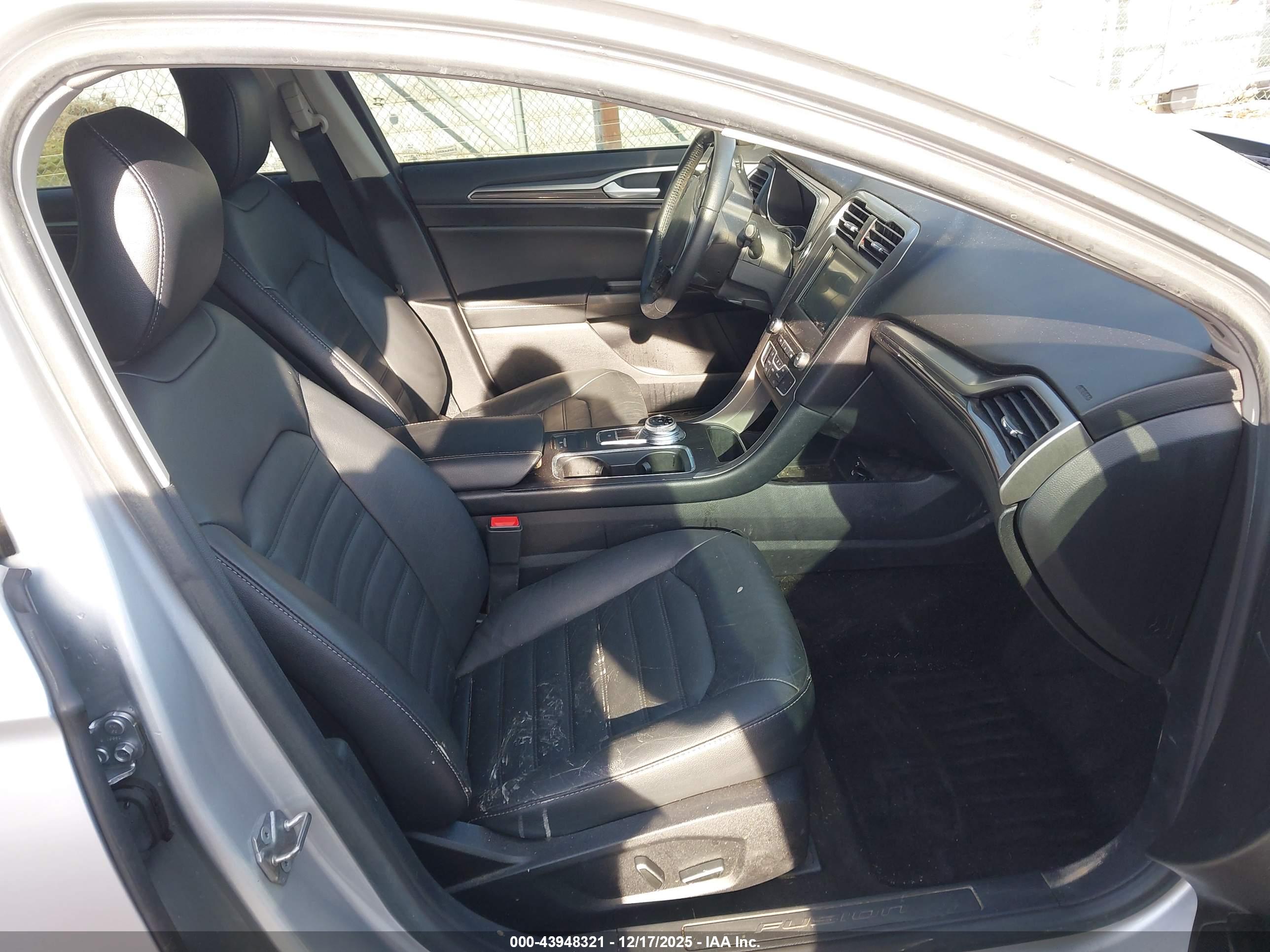 FORD FUSION image 5