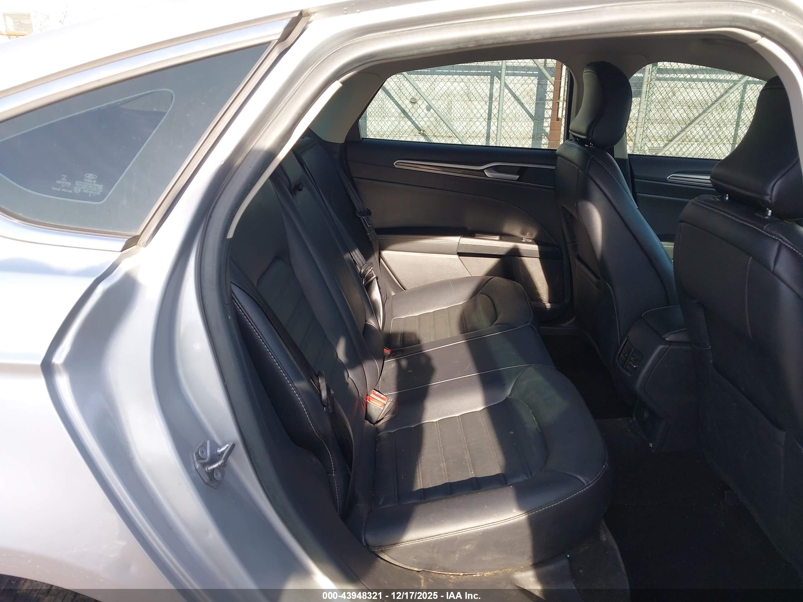 FORD FUSION image 8