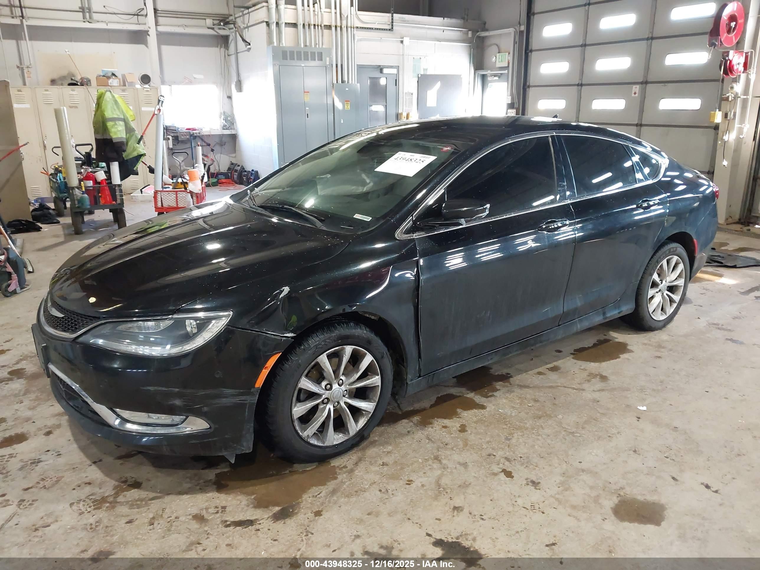 CHRYSLER 200 image 2