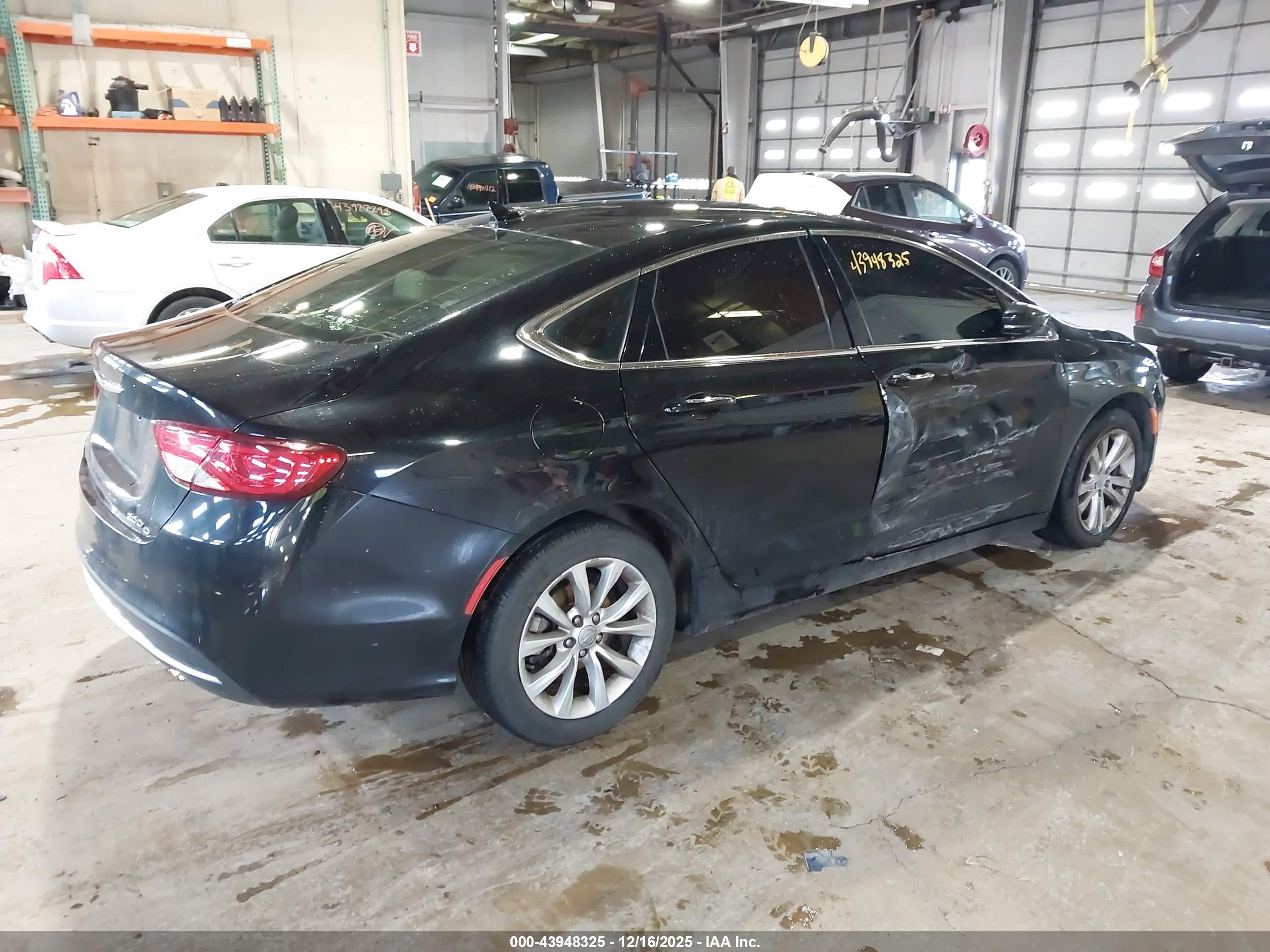 CHRYSLER 200 image 4