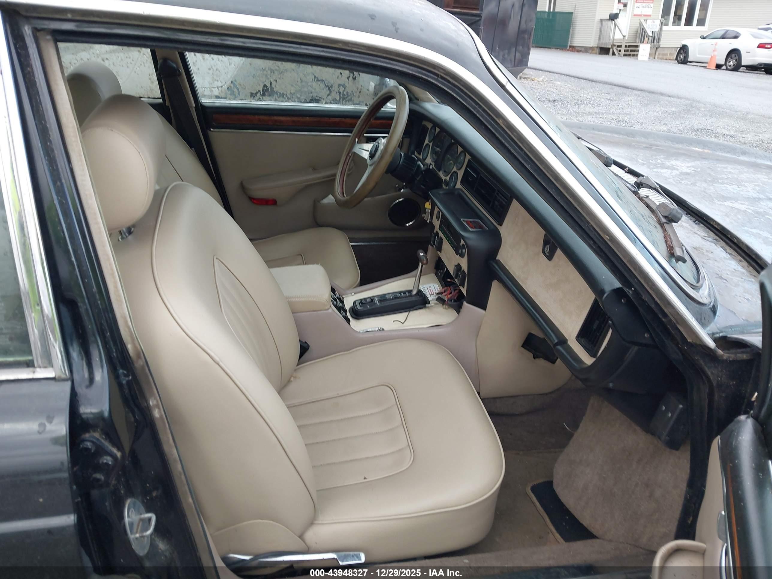 JAGUAR XJ6 image 5