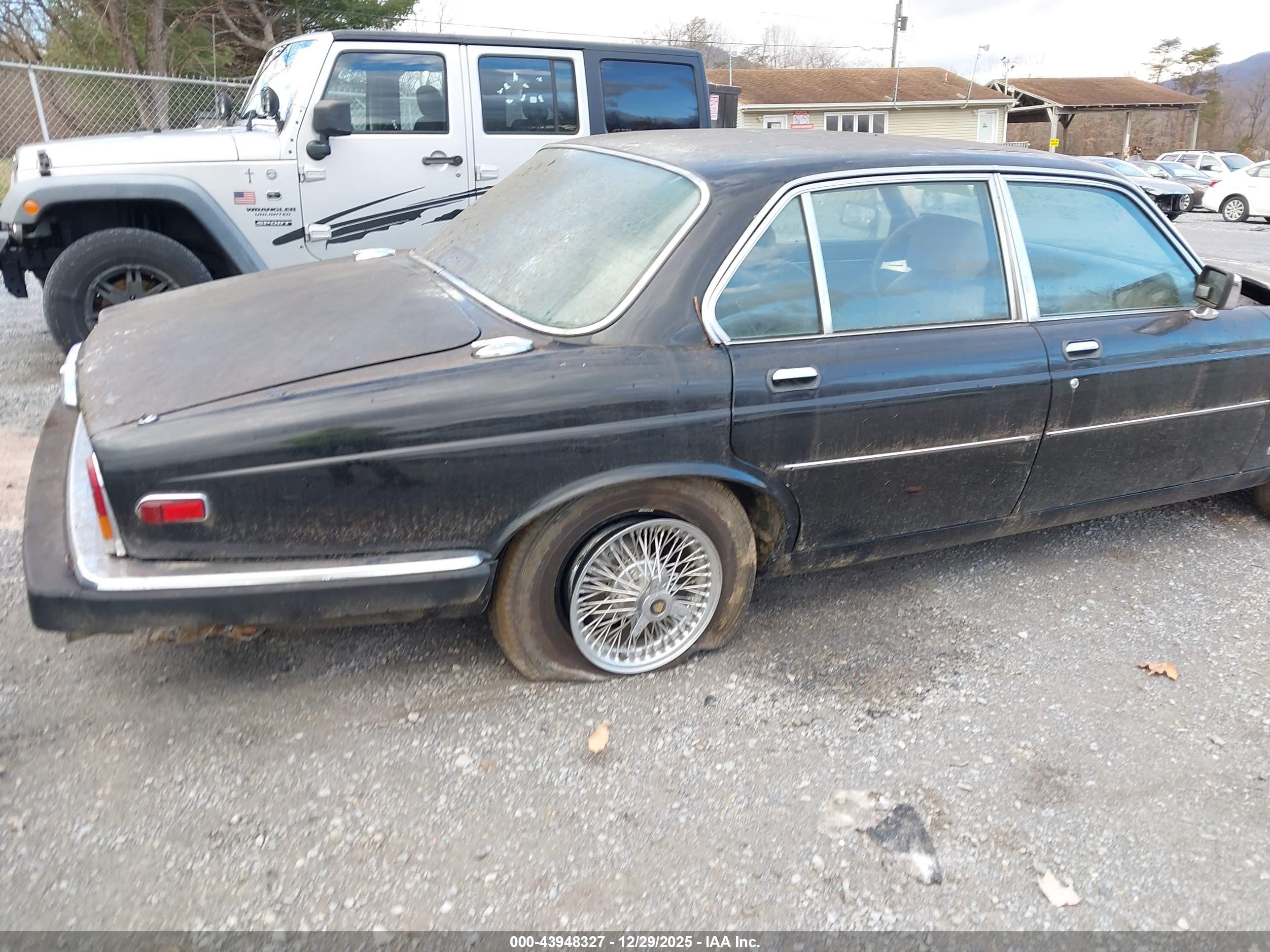 JAGUAR XJ6 image 6