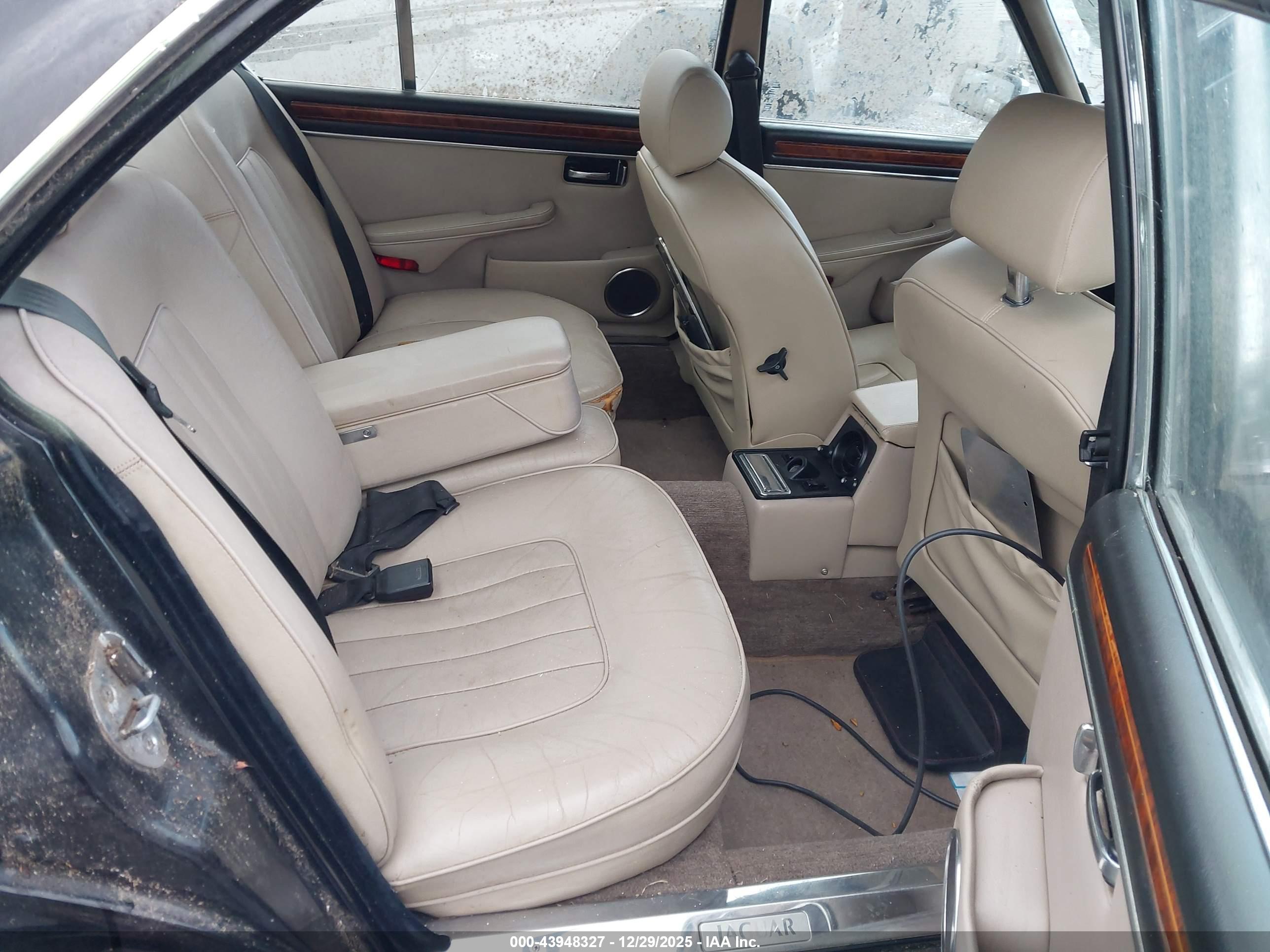 JAGUAR XJ6 image 8