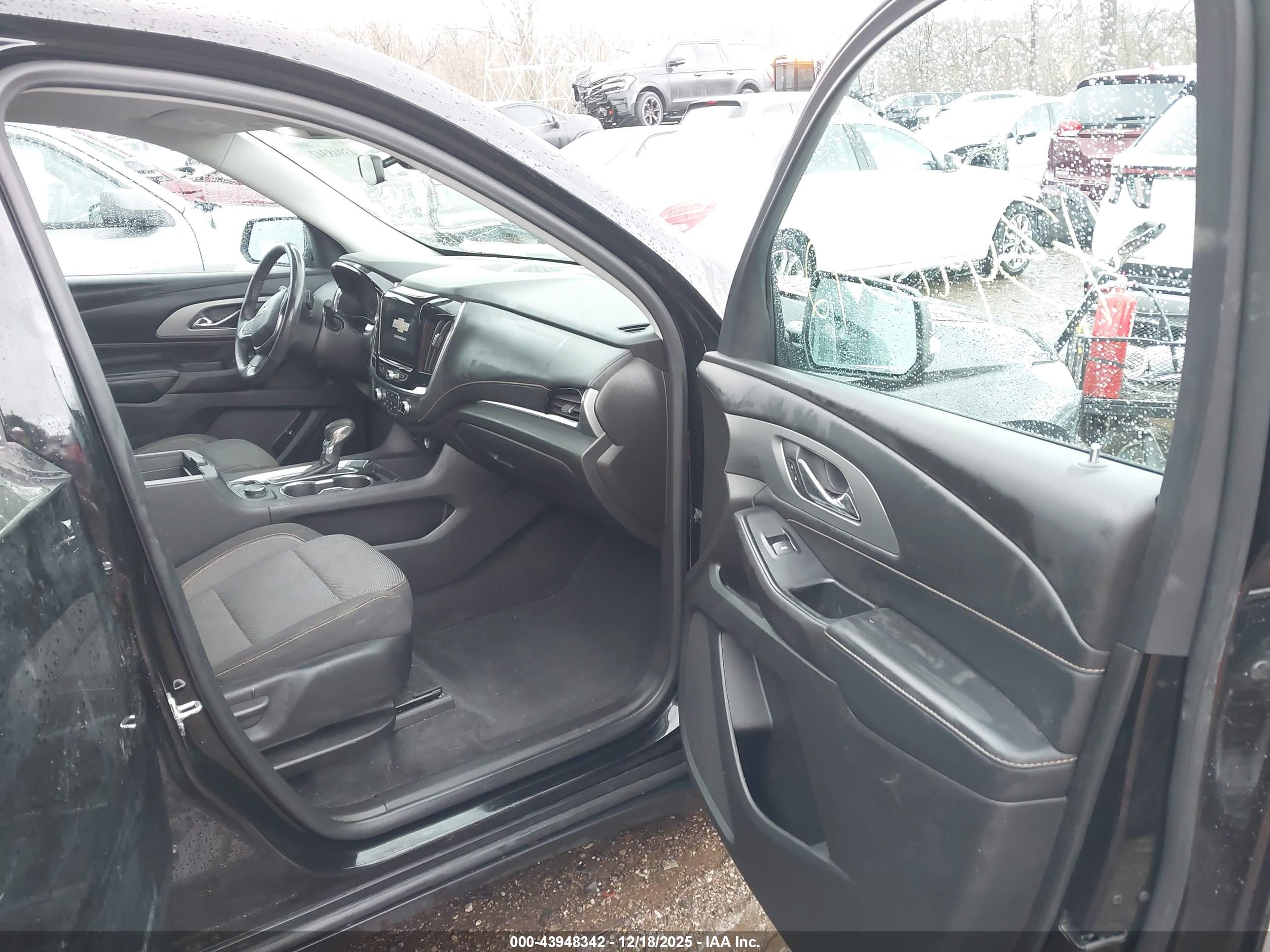 CHEVROLET TRAVERSE image 5