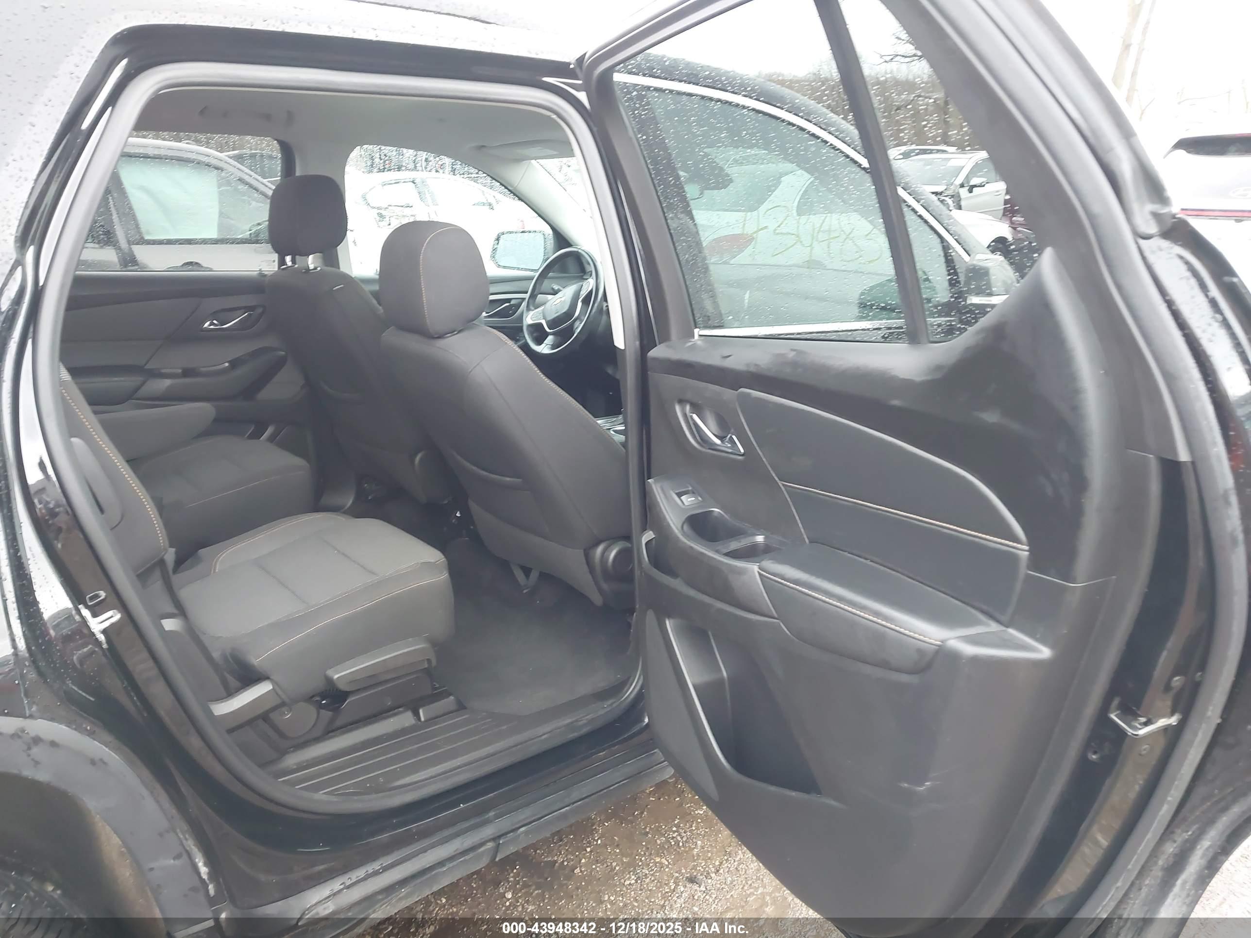CHEVROLET TRAVERSE image 8