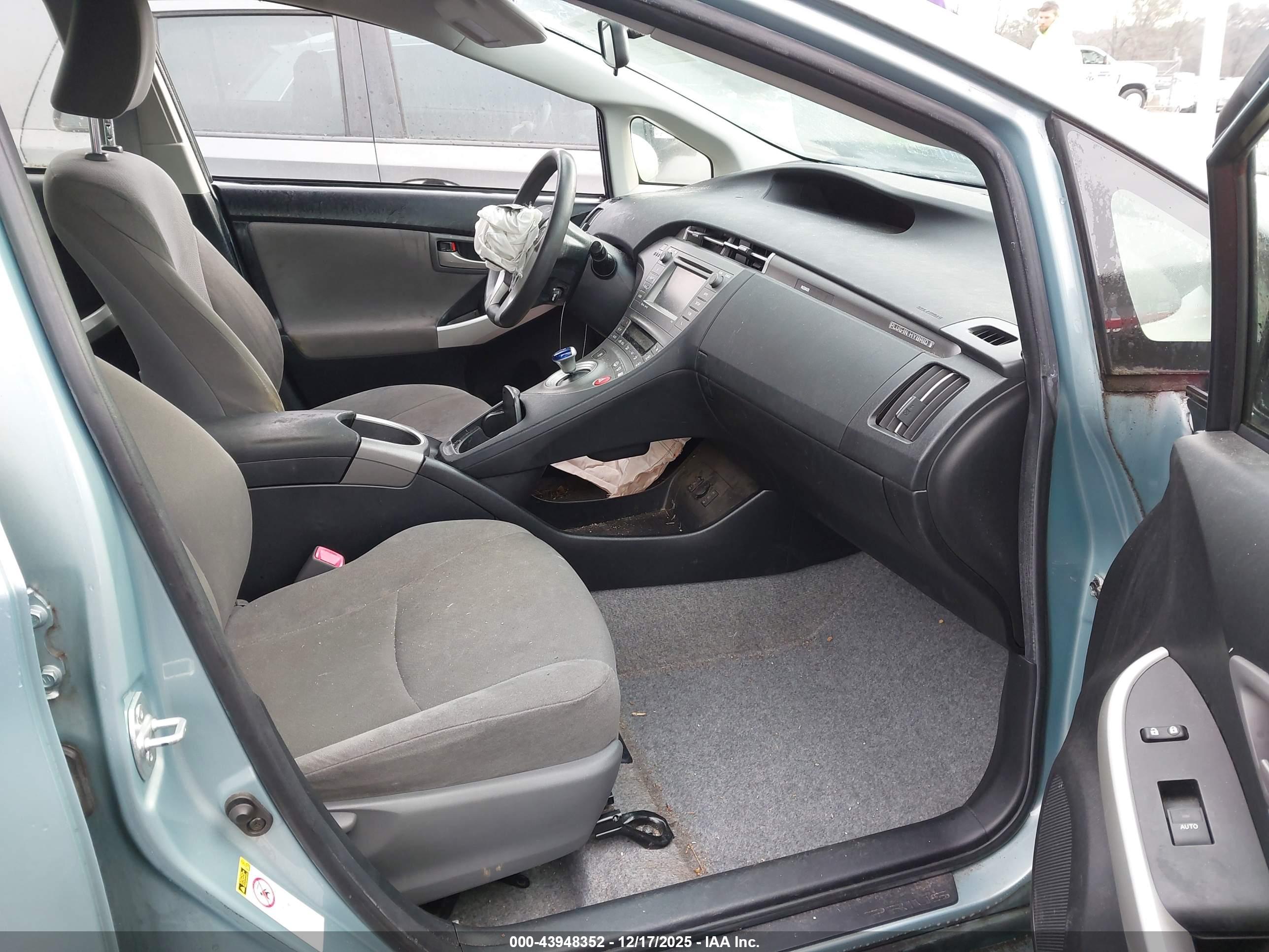 TOYOTA PRIUS image 5