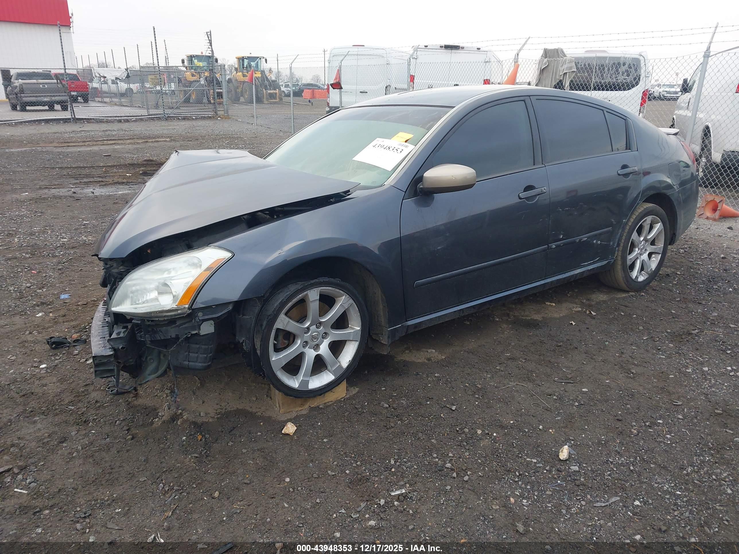 NISSAN MAXIMA image 2