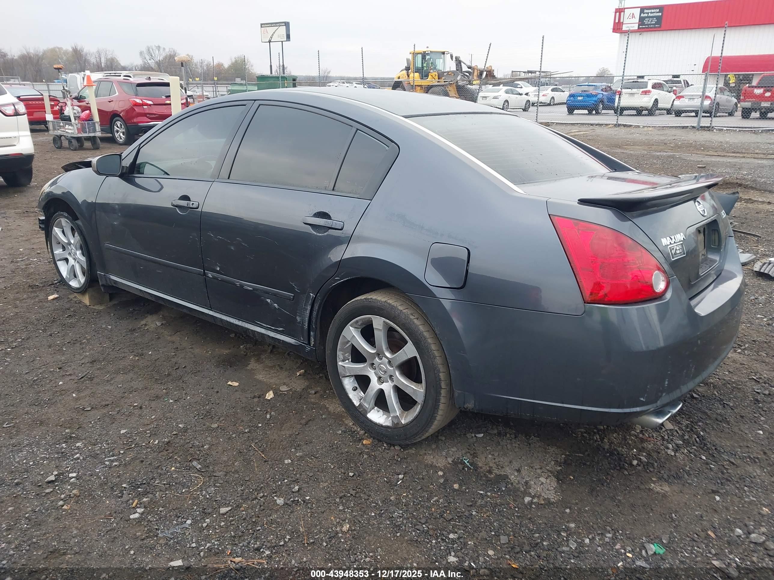 NISSAN MAXIMA image 3