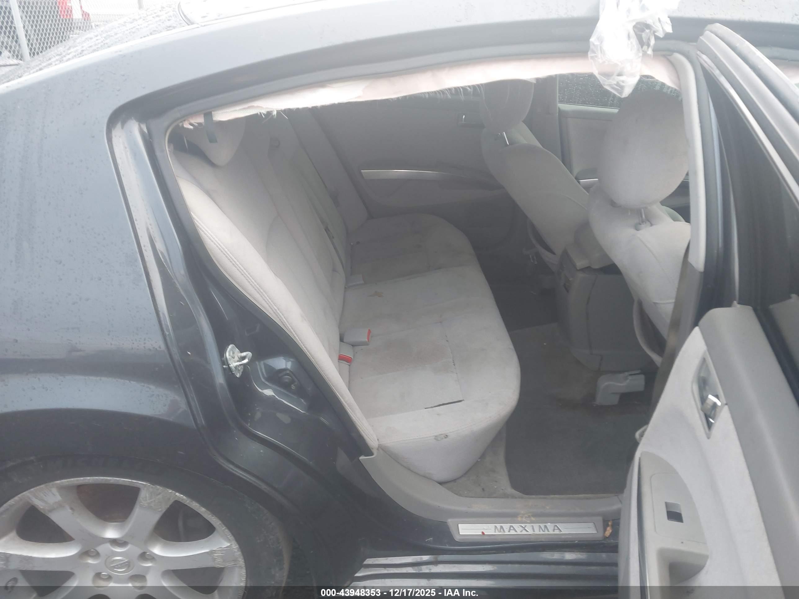 NISSAN MAXIMA image 8