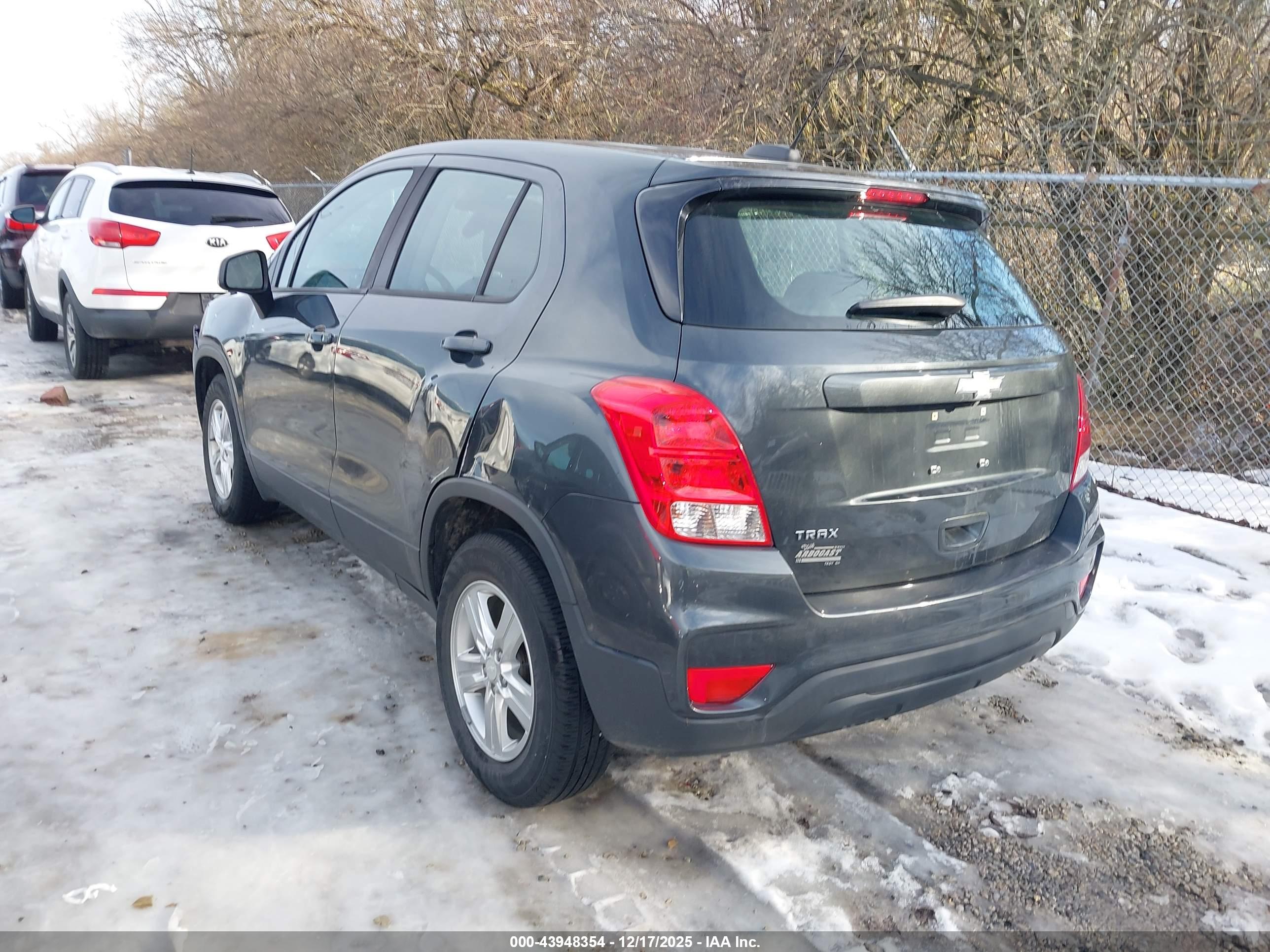 CHEVROLET TRAX image 3