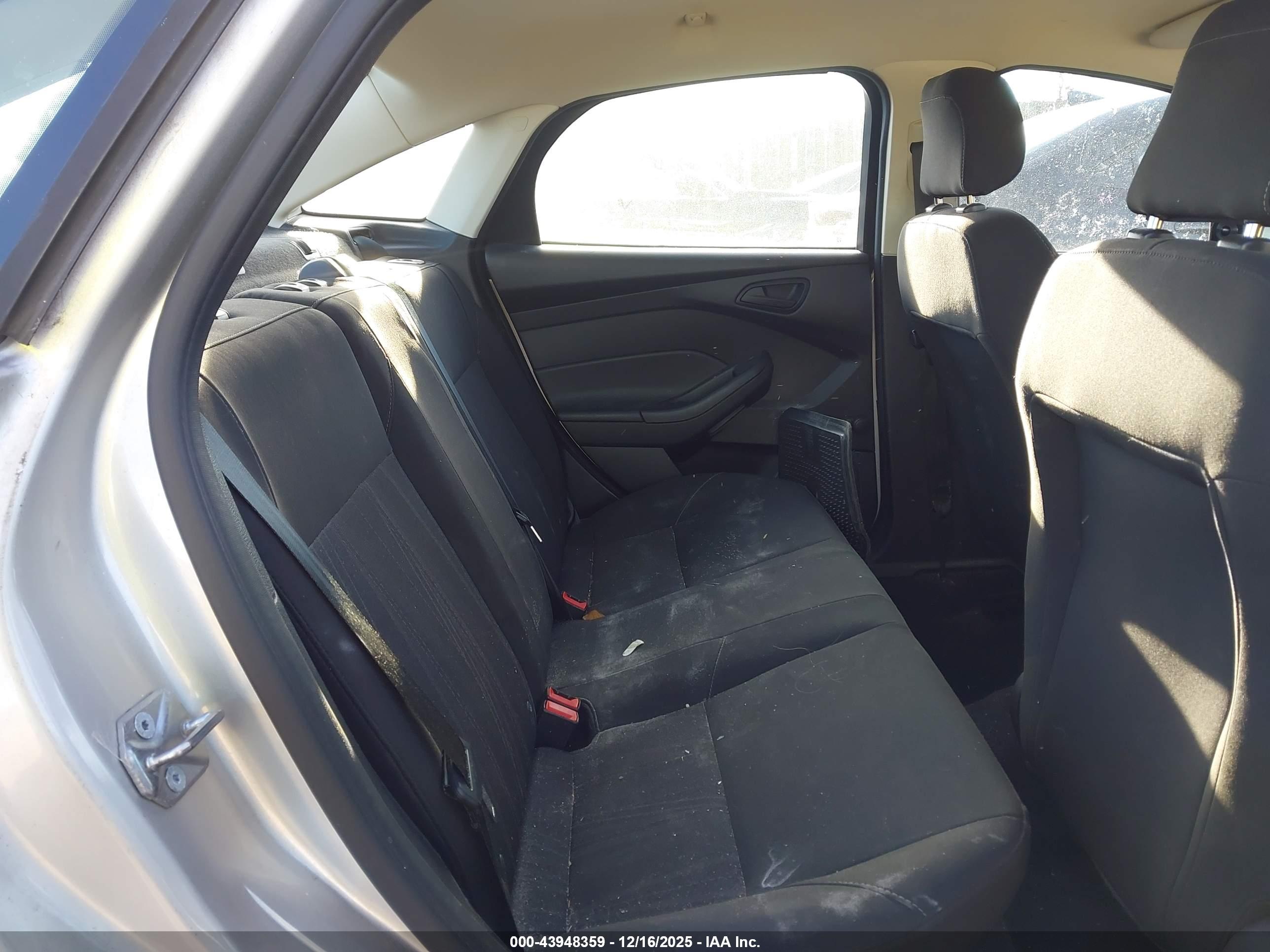 FORD FOCUS image 8
