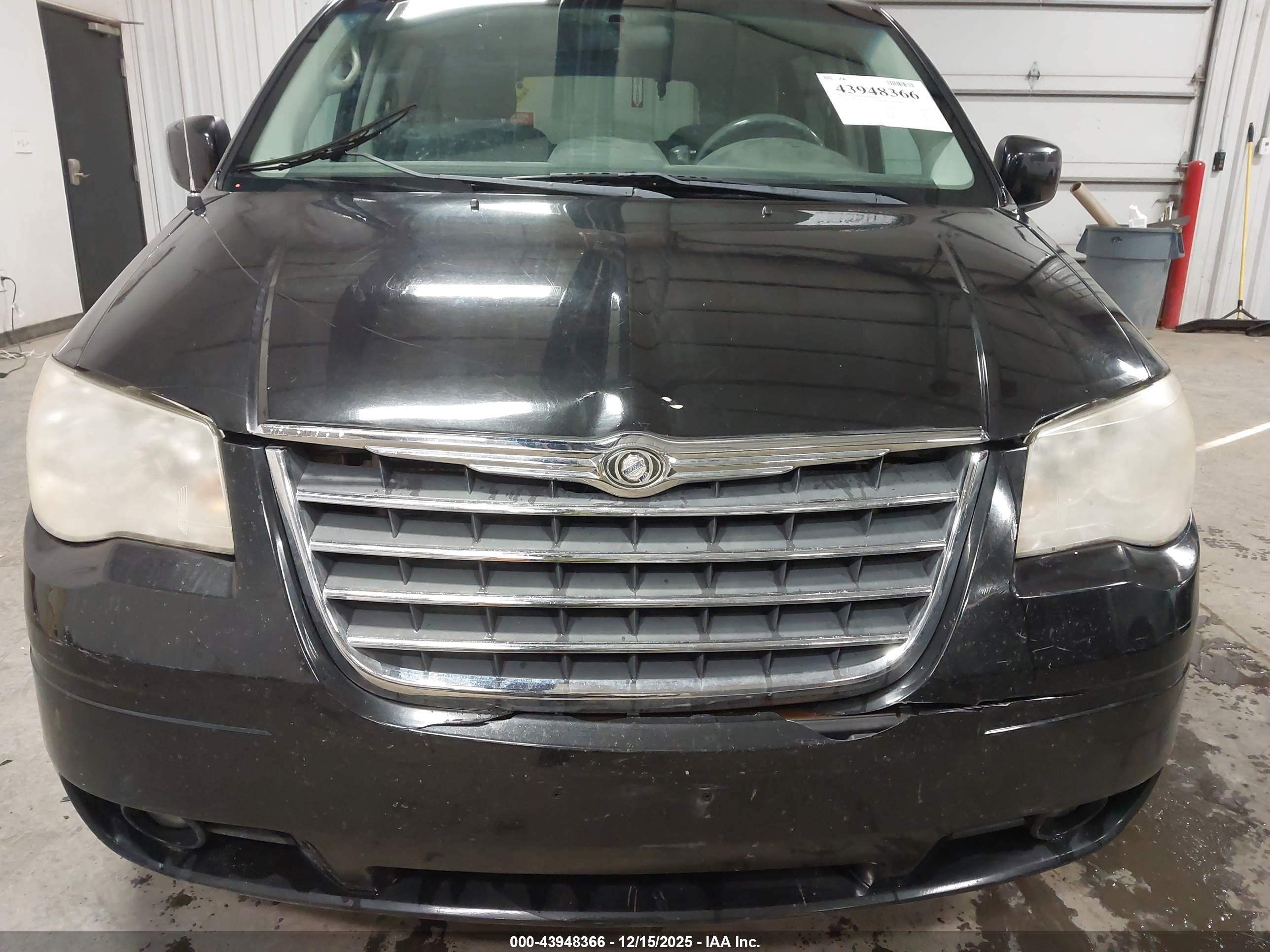 CHRYSLER TOWN image 6