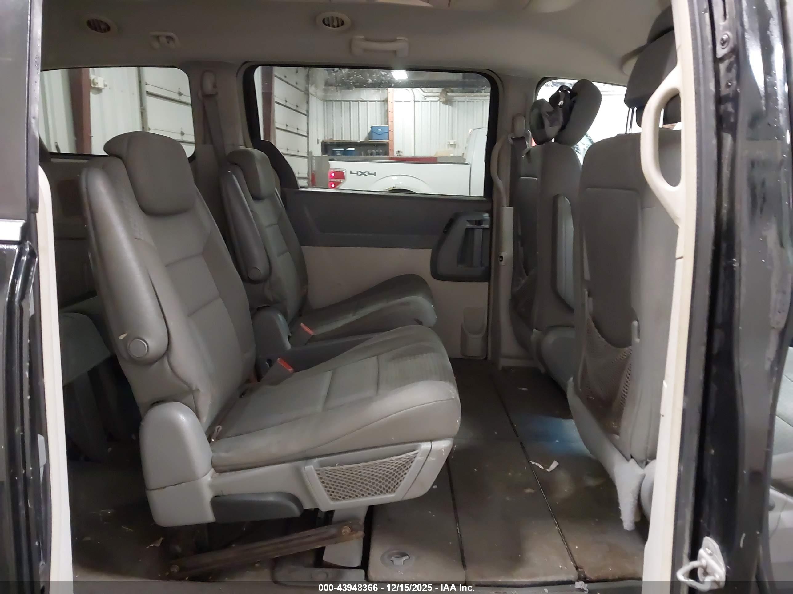 CHRYSLER TOWN image 8