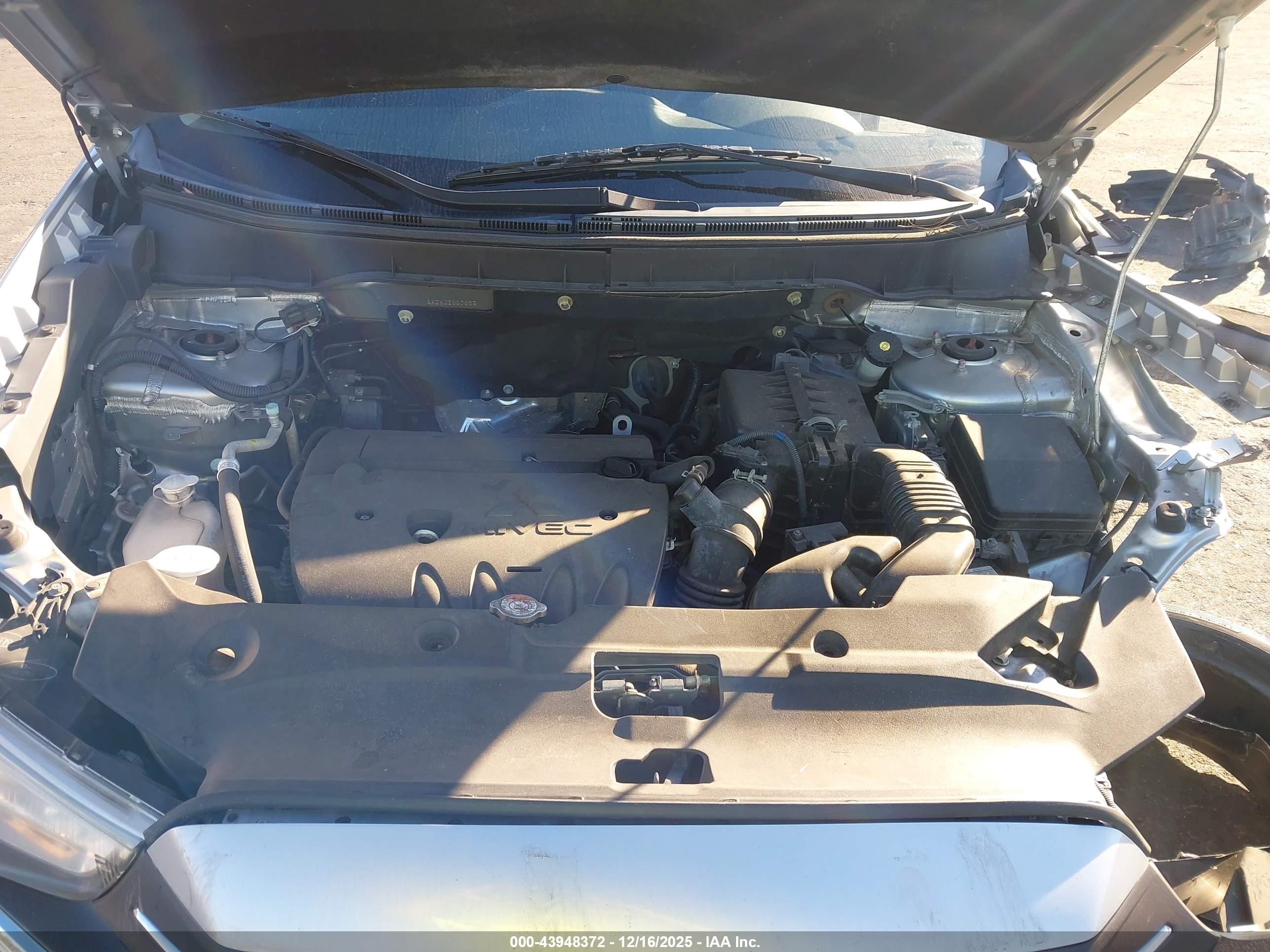 MITSUBISHI OUTLANDER image 10