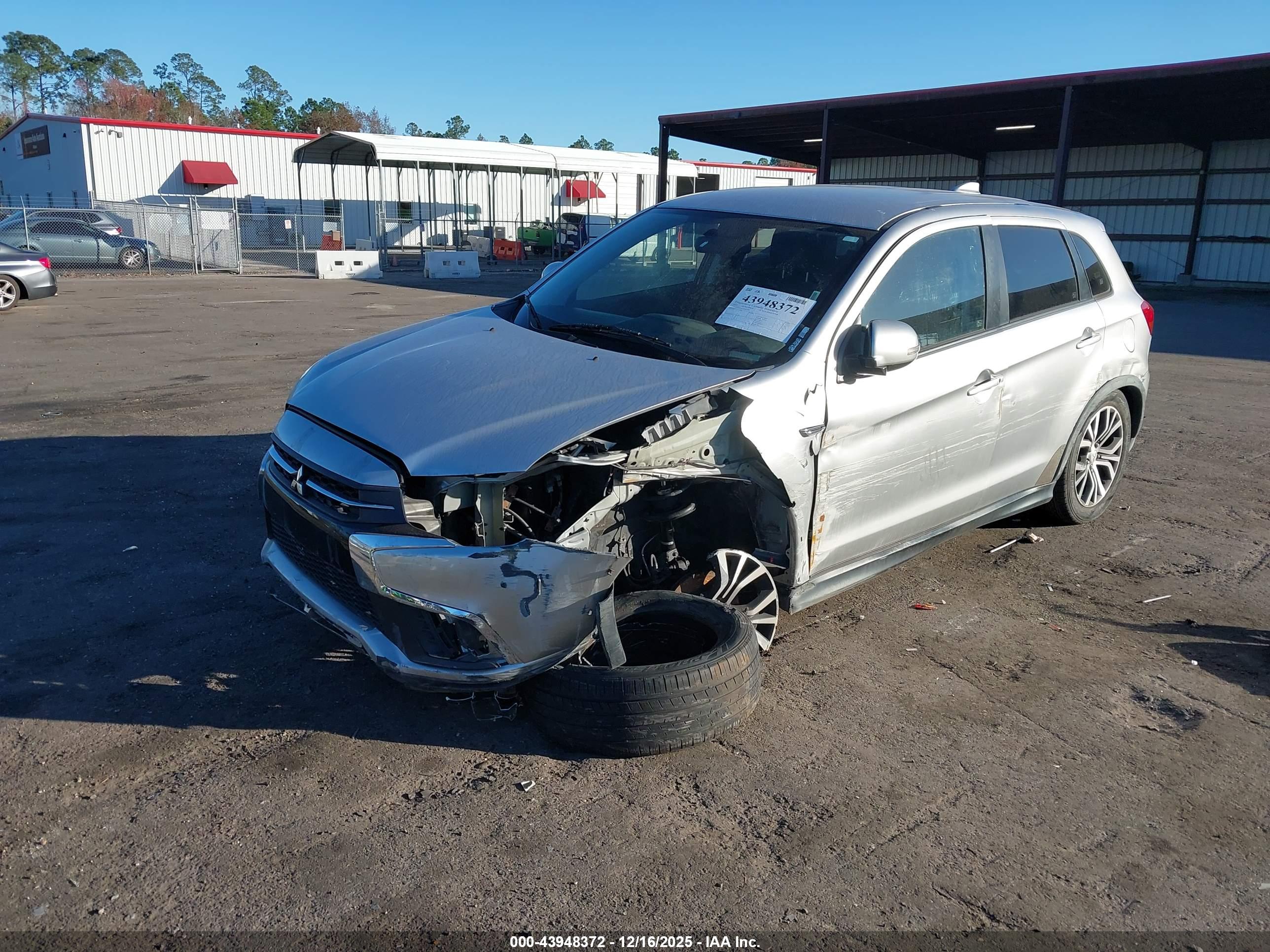 MITSUBISHI OUTLANDER image 2
