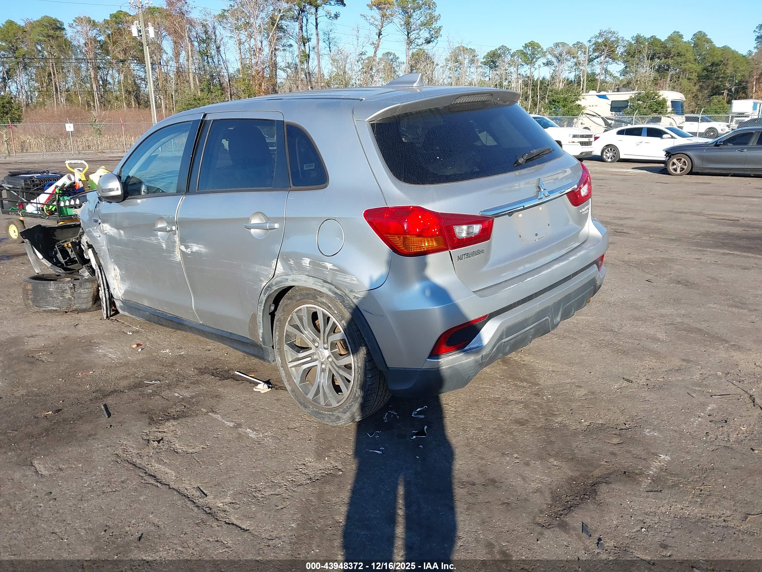 MITSUBISHI OUTLANDER image 3