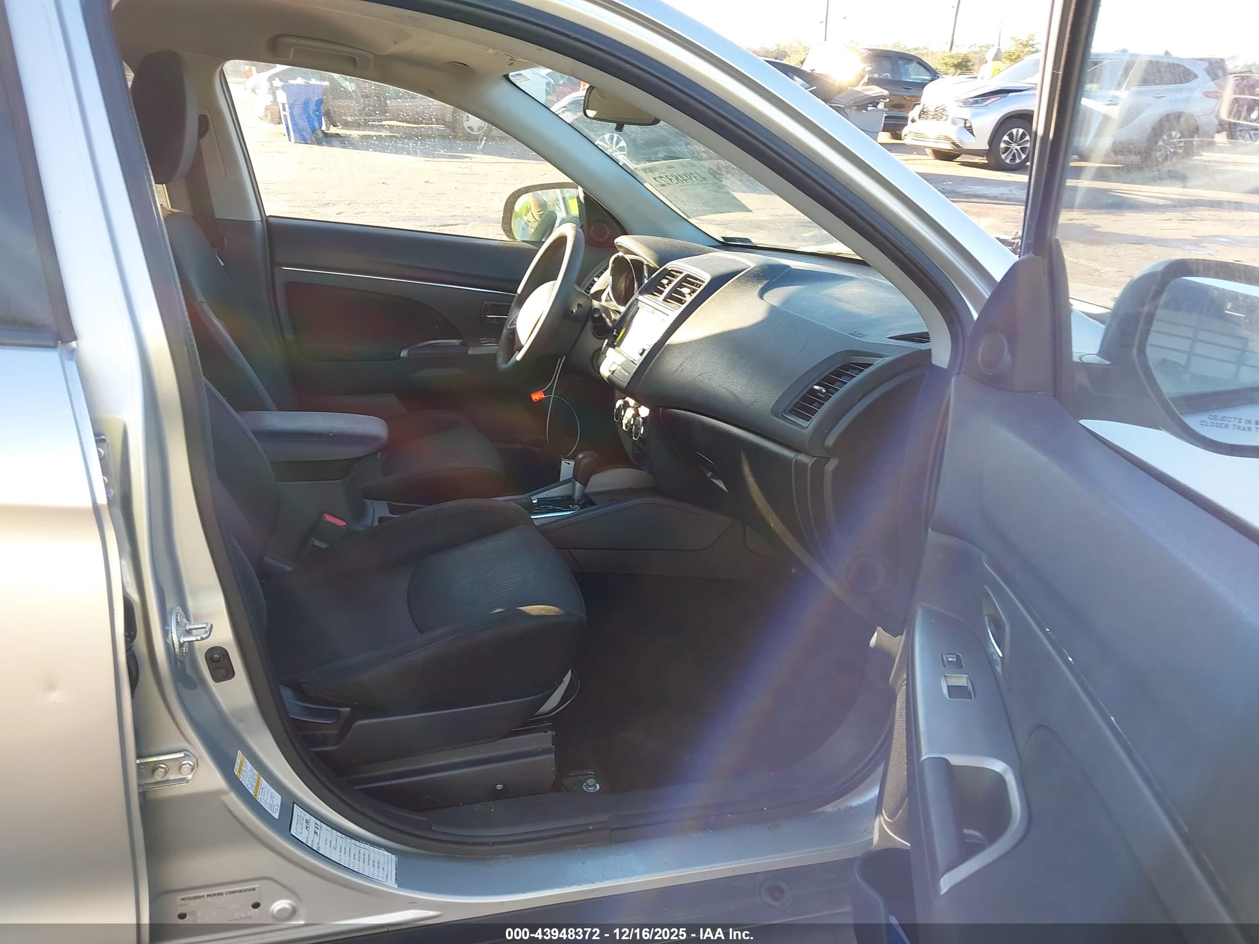MITSUBISHI OUTLANDER image 5
