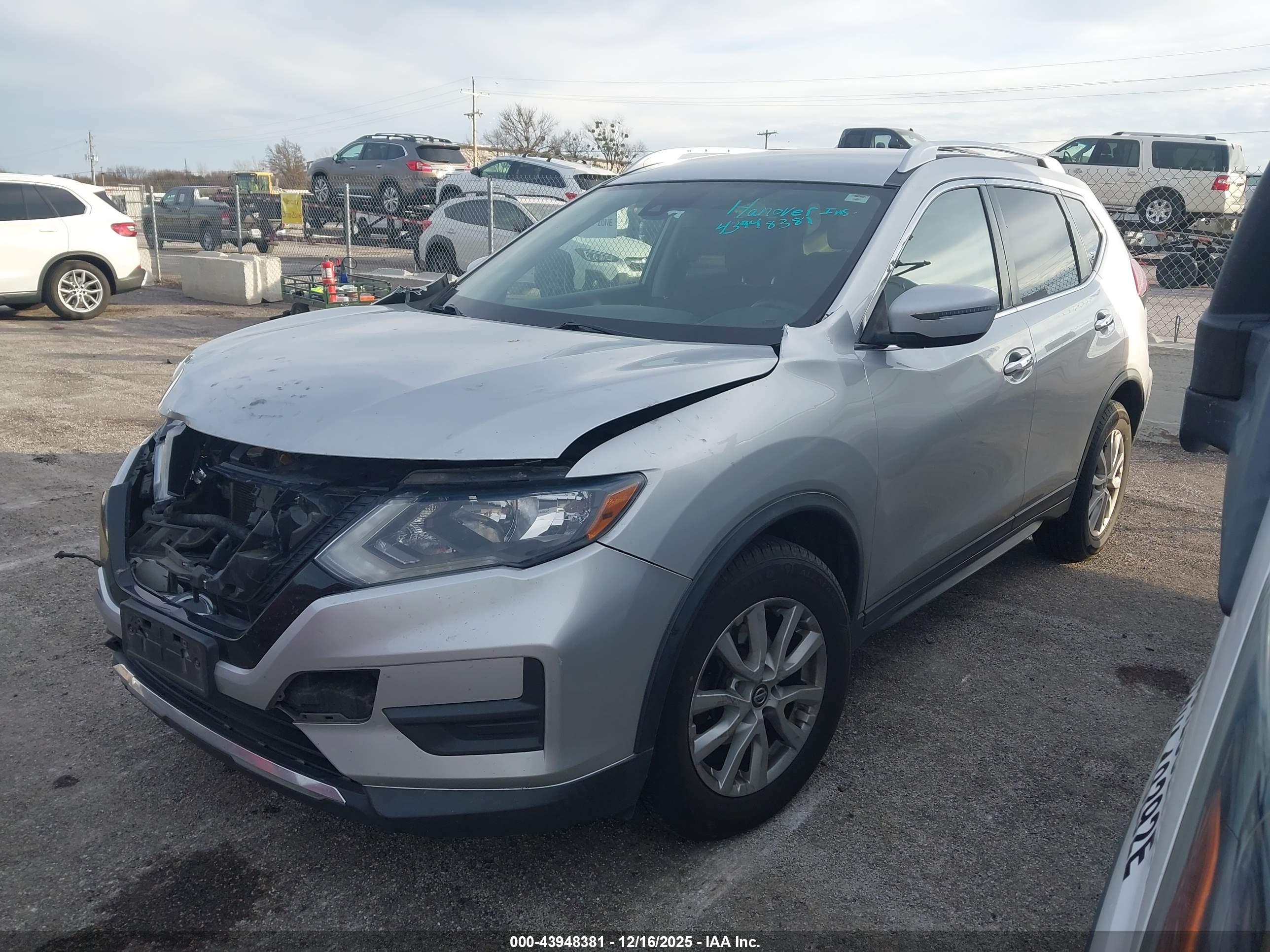 NISSAN ROGUE image 2