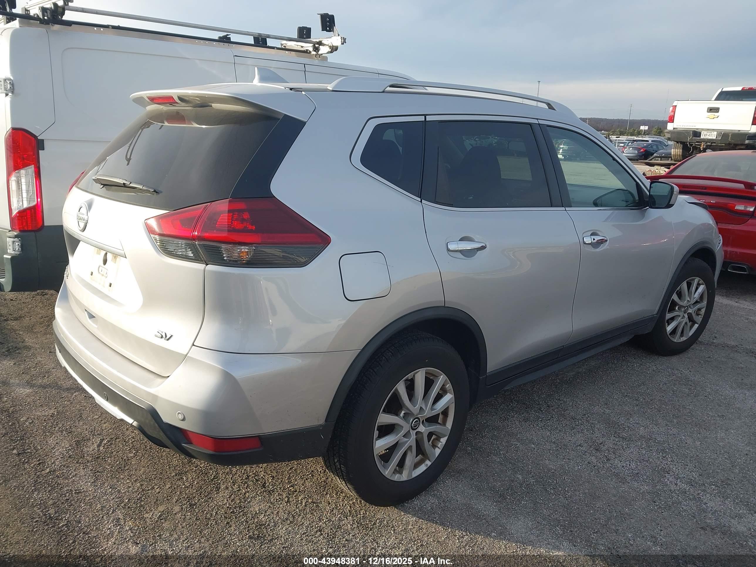 NISSAN ROGUE image 4