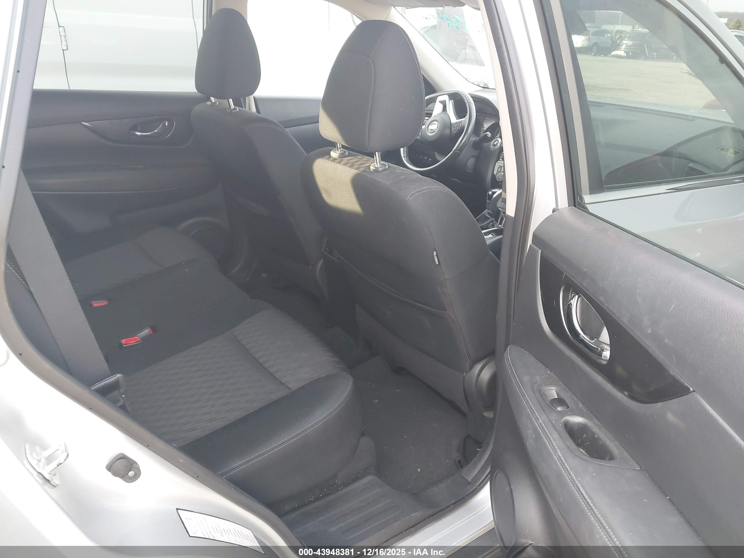 NISSAN ROGUE image 8