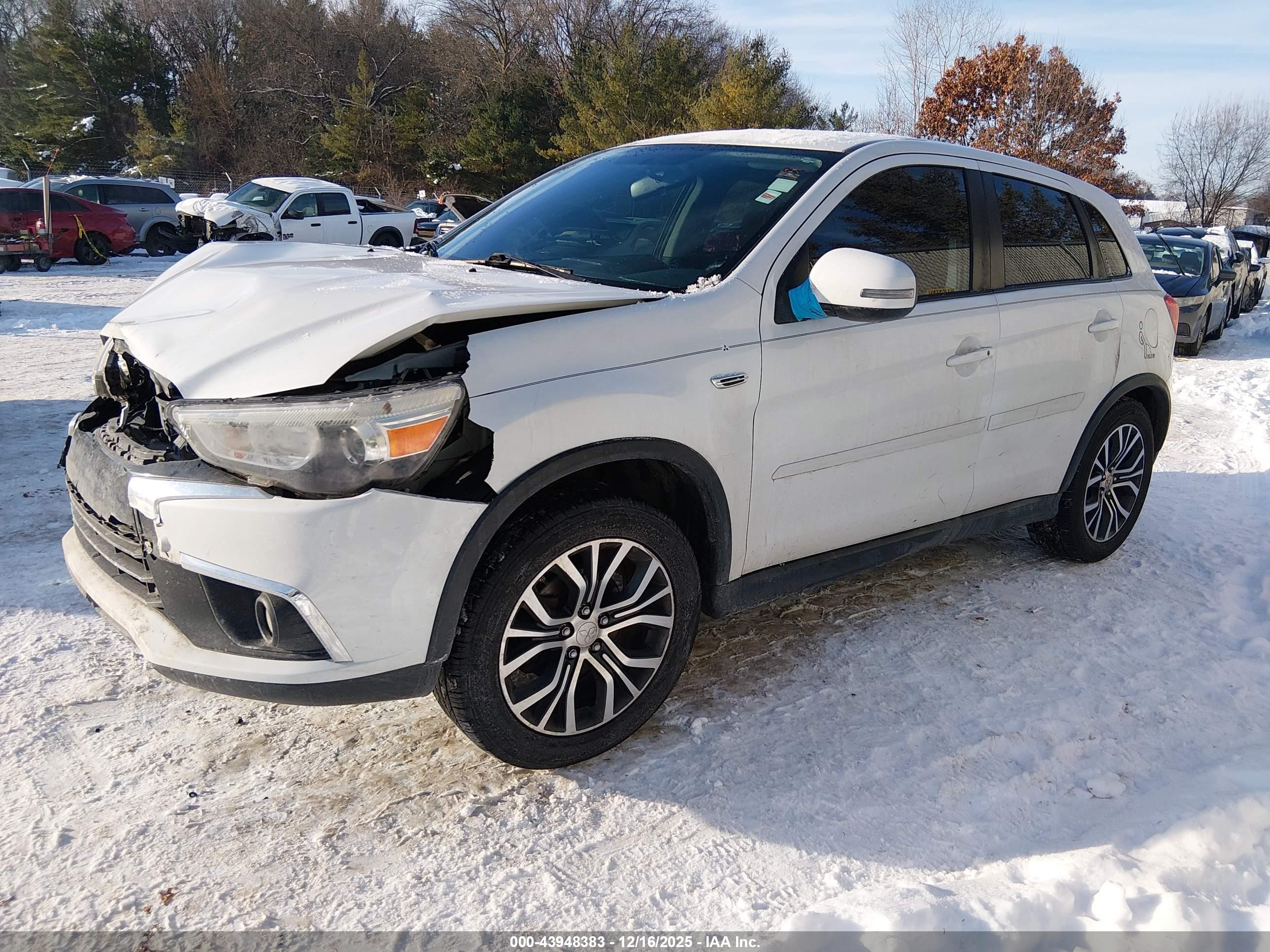 MITSUBISHI OUTLANDER image 2