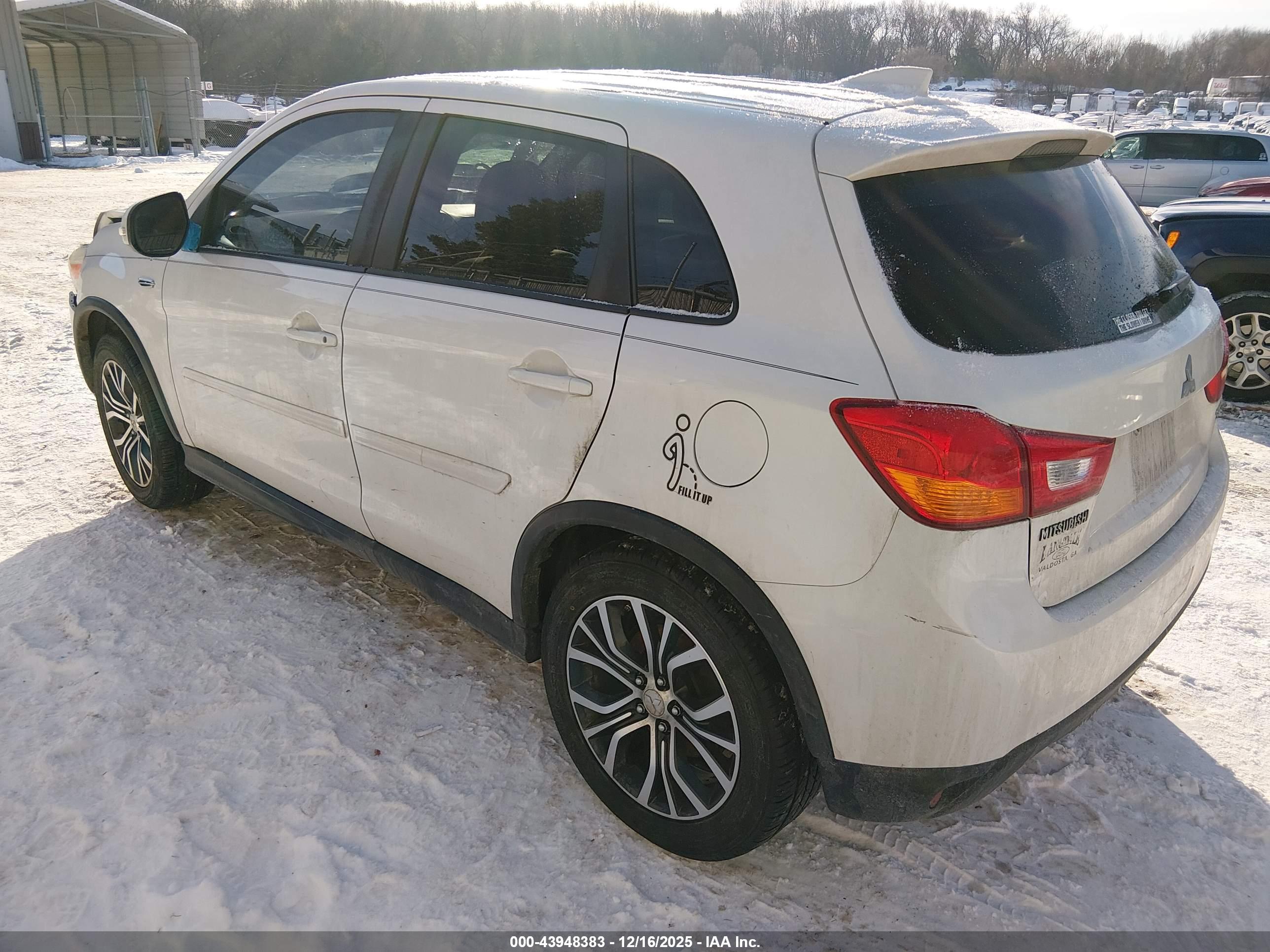 MITSUBISHI OUTLANDER image 3