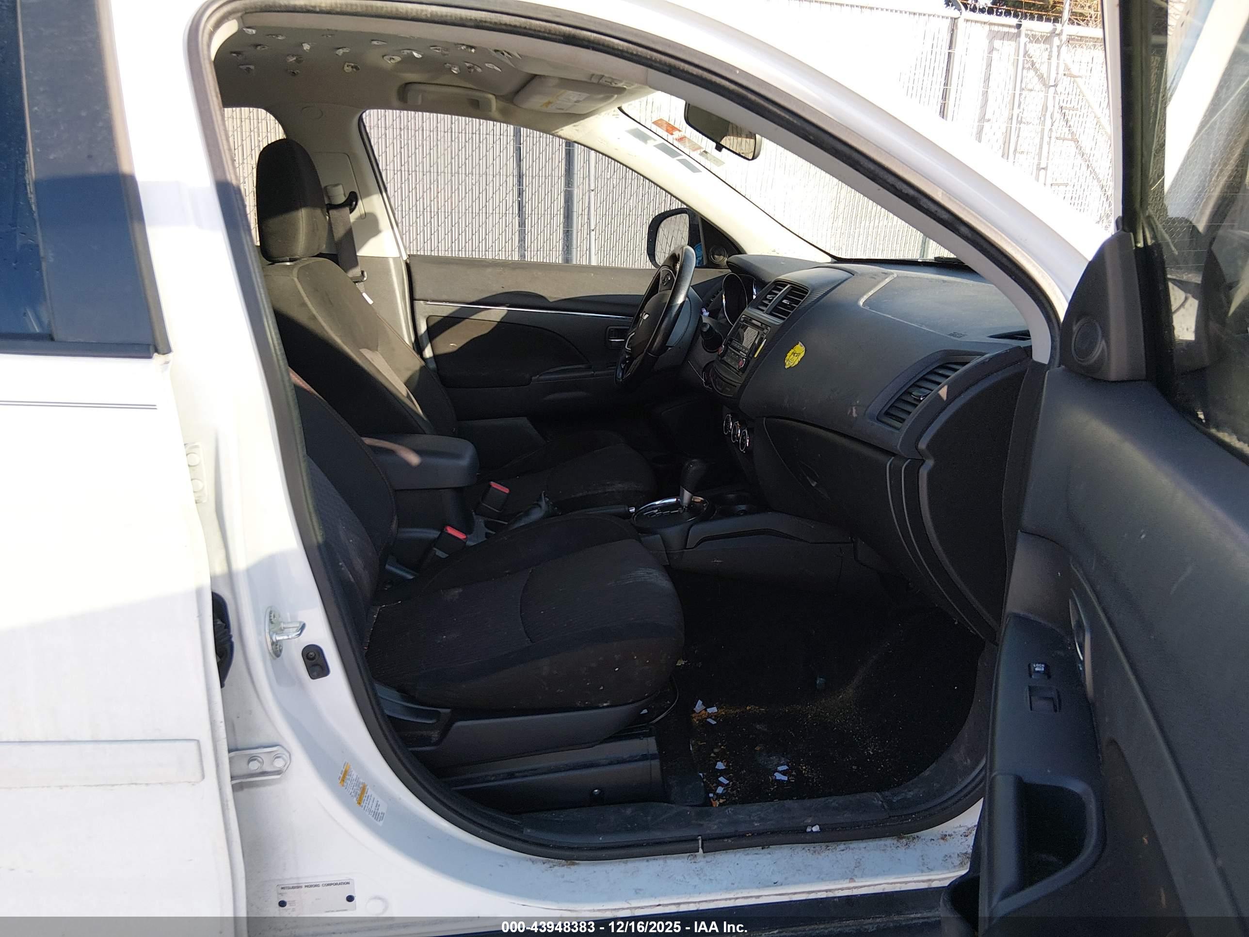 MITSUBISHI OUTLANDER image 5