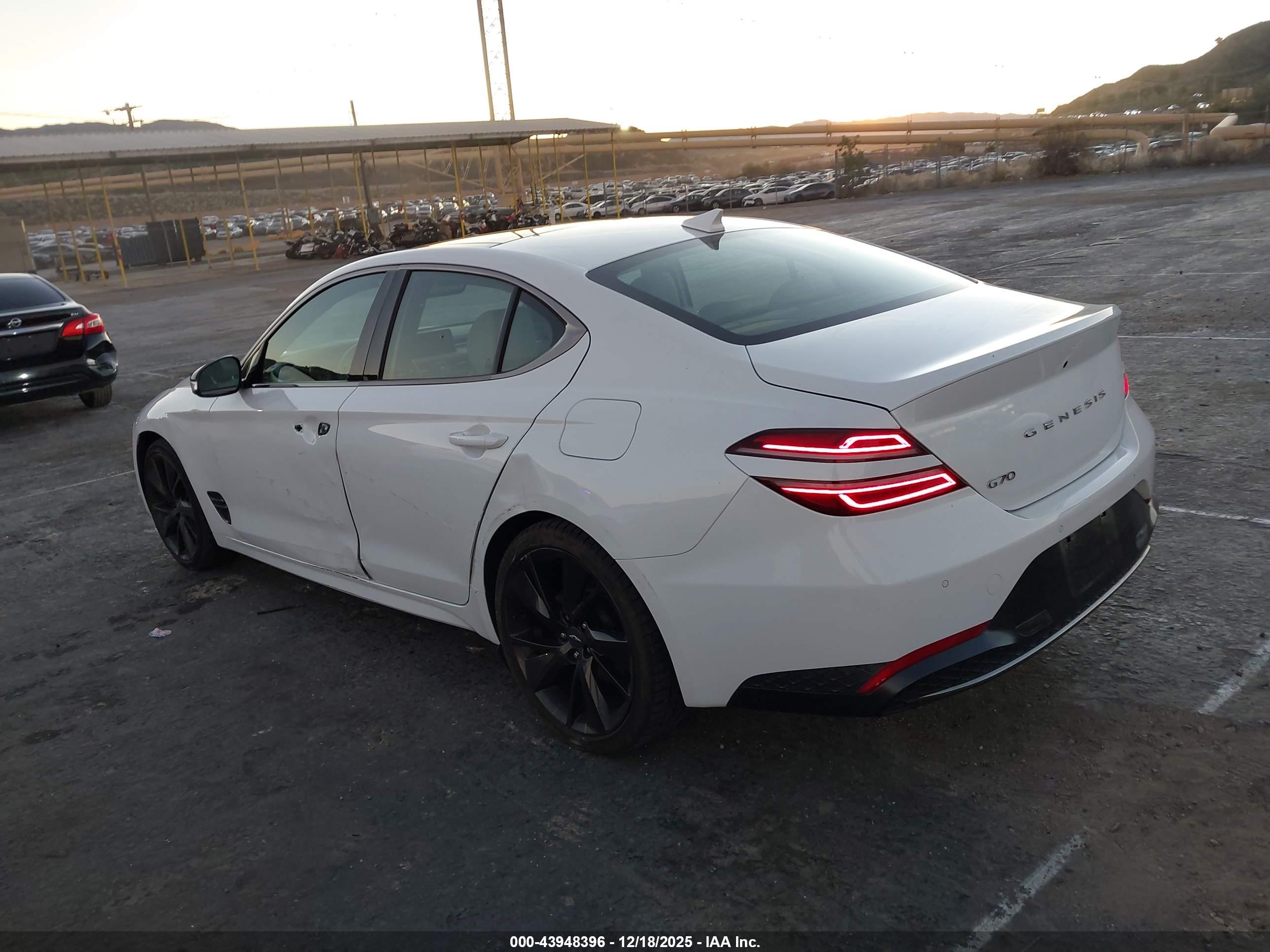 GENESIS G70 image 3
